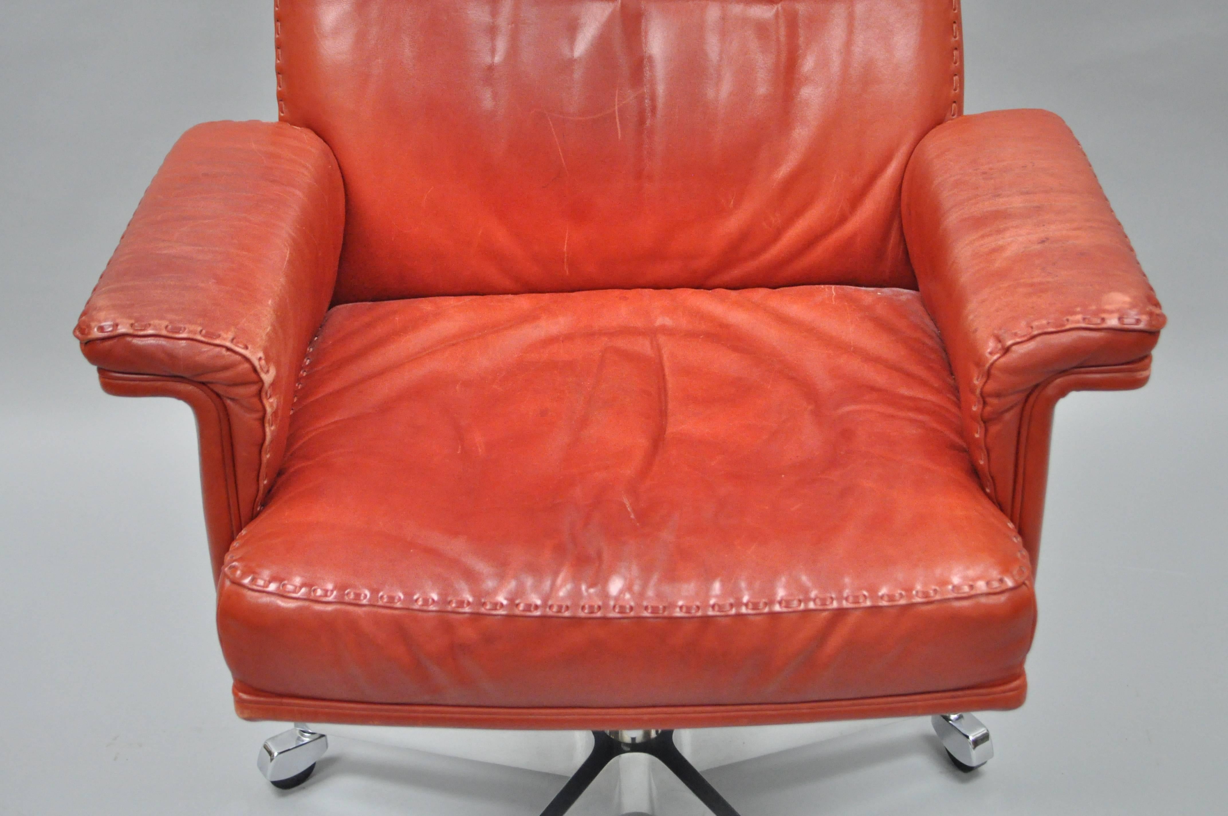 De Sede DS 35 Red Leather & Chrome Caster Executive Swivel Office Desk Chair In Good Condition In Philadelphia, PA