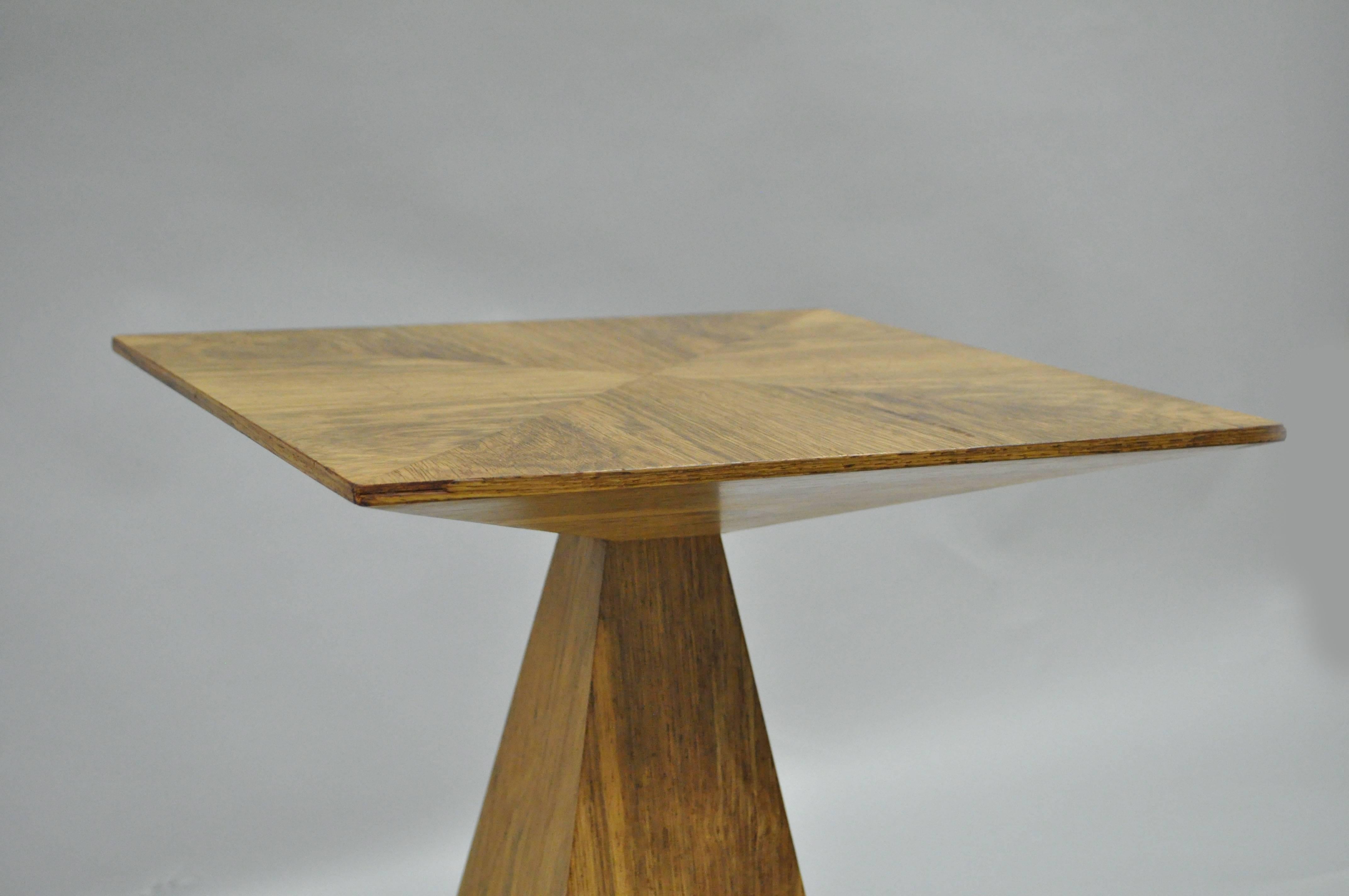 Américain Harvey Probber table d'appoint pyramide en bois de wengé moderne mi-siècle, style mi-siècle en vente