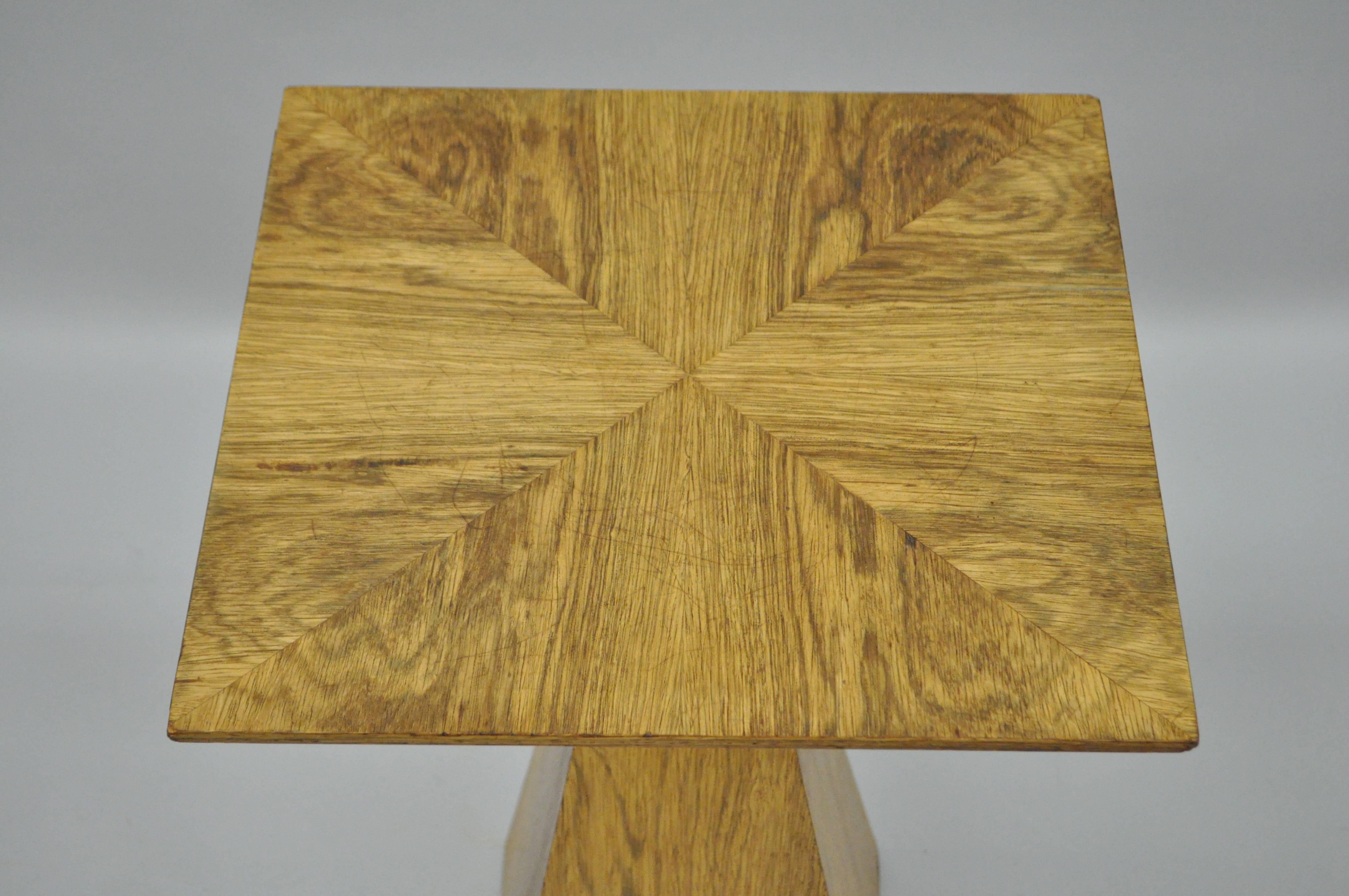 Wengé Harvey Probber table d'appoint pyramide en bois de wengé moderne mi-siècle, style mi-siècle en vente