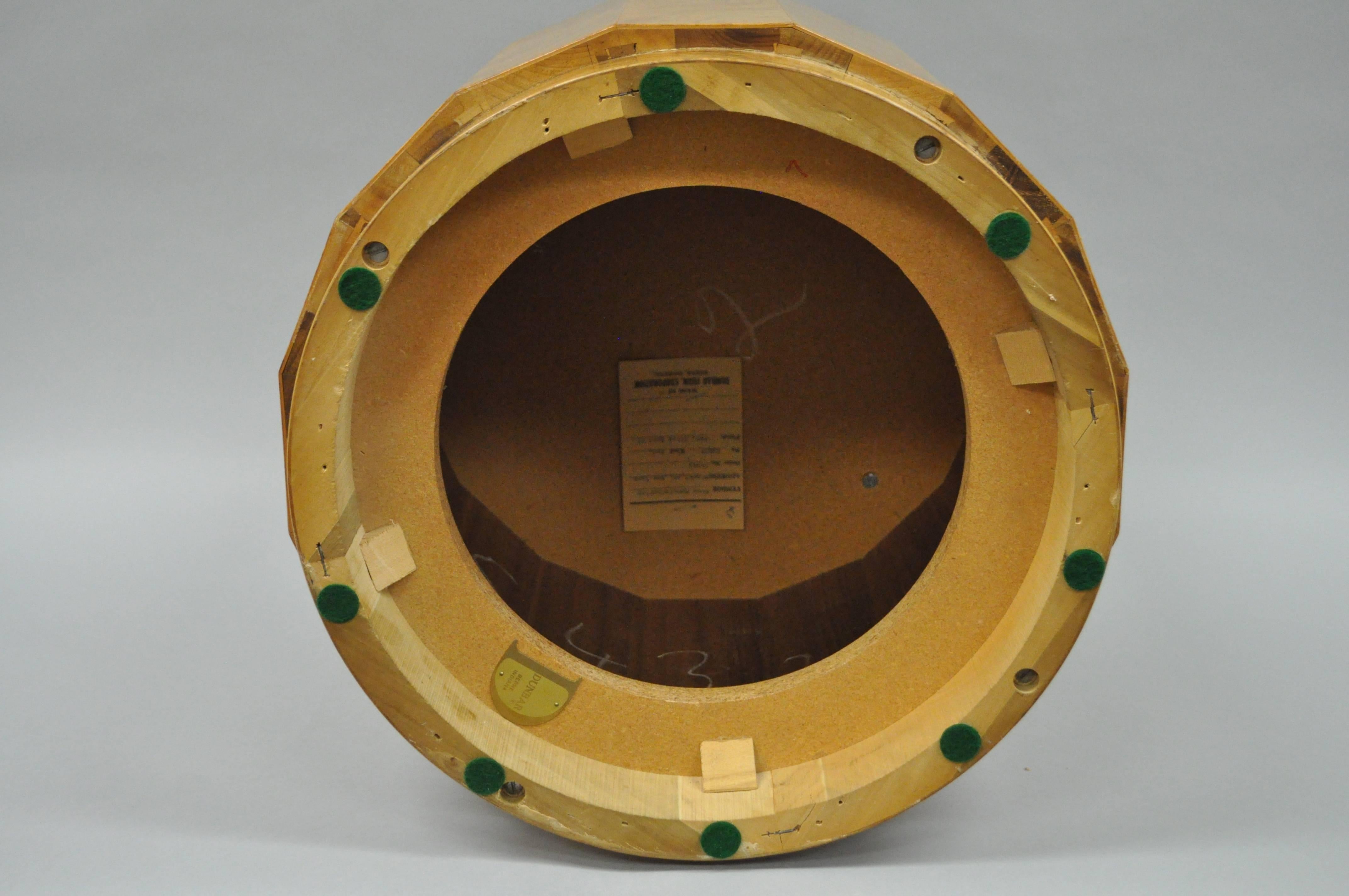Edward Wormley Dunbar table à tambour d'appoint à piédestal en bois de ronce 6302F mi-siècle Bon état - En vente à Philadelphia, PA