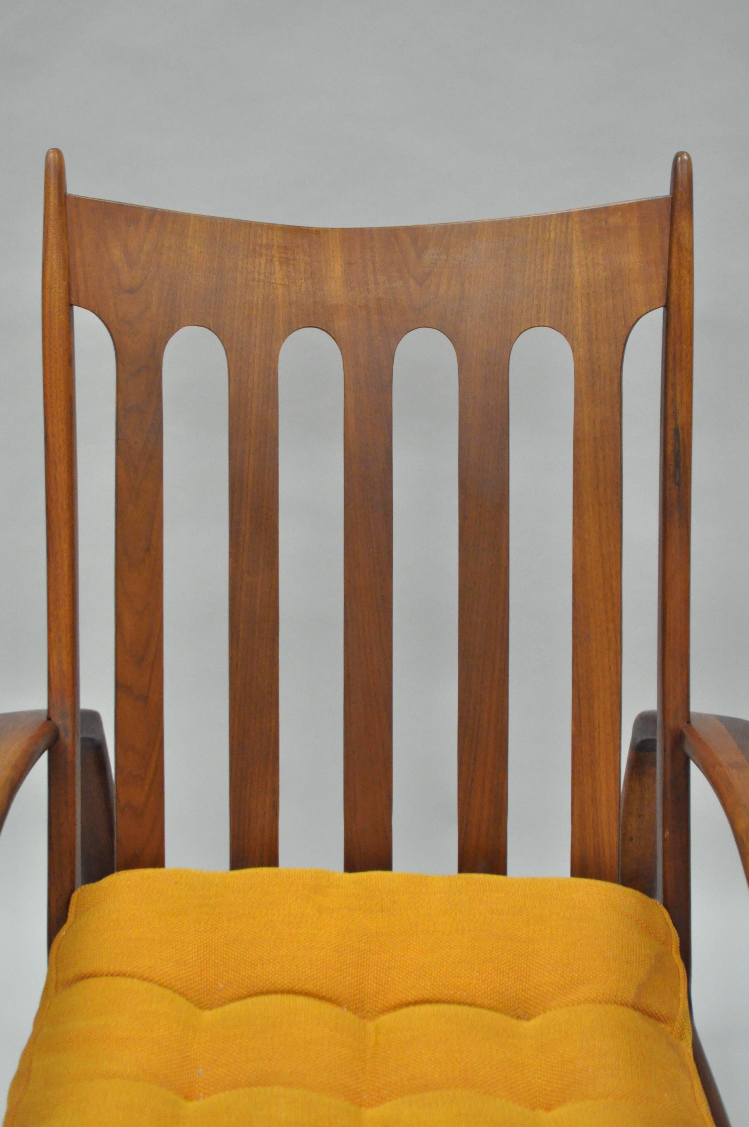 Vintage Milo Baughman Archie Mid-Century Danish Modern Walnut Lounge Armchair In Good Condition In Philadelphia, PA
