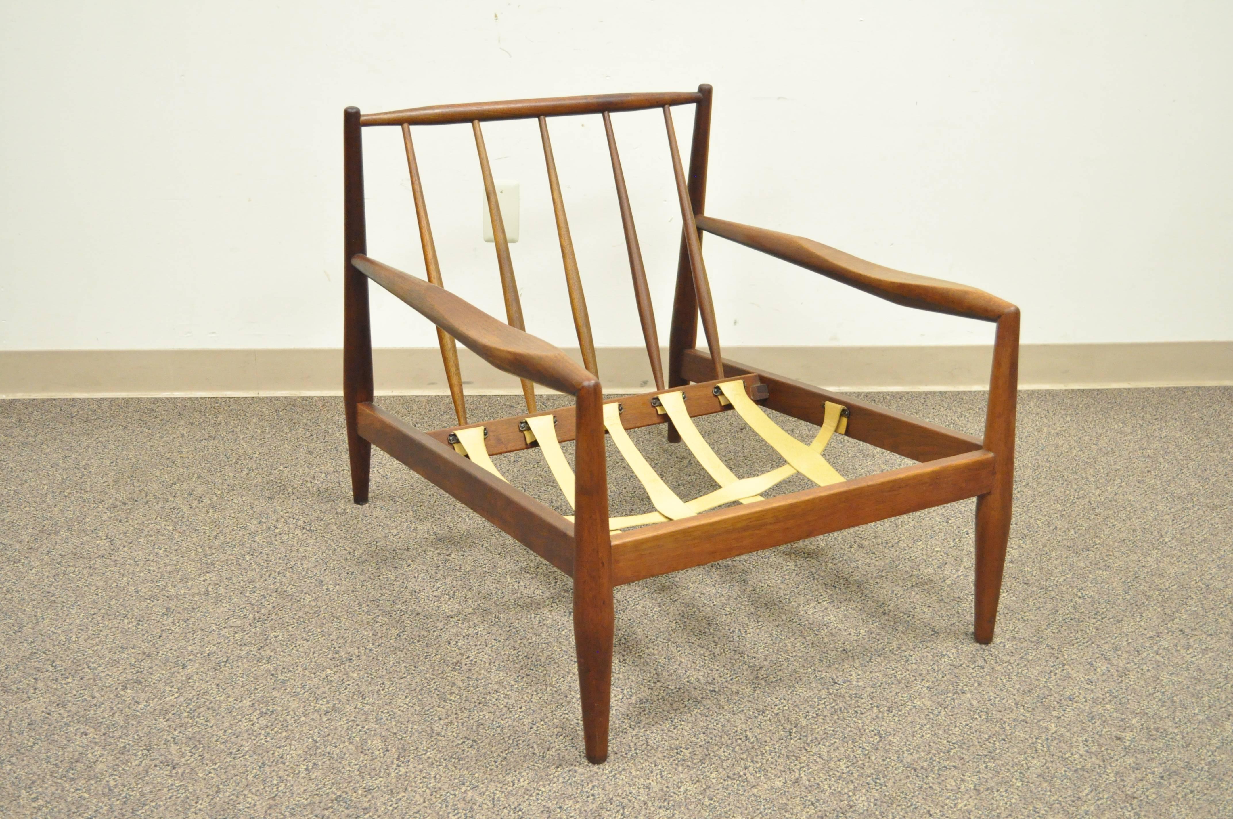 Vintage Adrian Pearsall for Craft Assoc 843-C Mid-Century Modern Walnut lounge chair frame. Item features solid walnut construction, great sculptural form, and sleek lines.