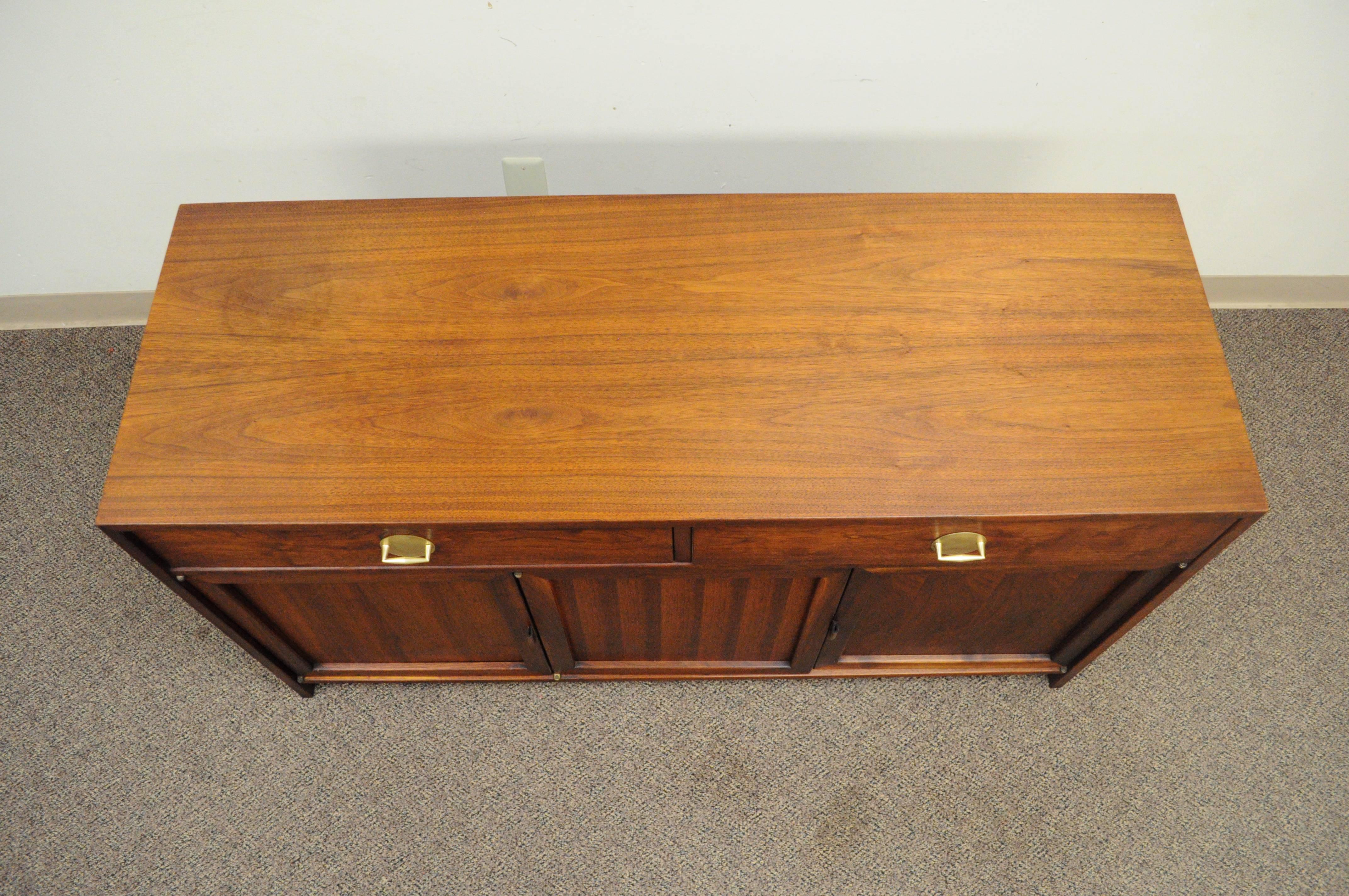 Vintage Mid-Century Danish Modern Teak Brass & Leather Credenza Cabinet Console In Good Condition In Philadelphia, PA