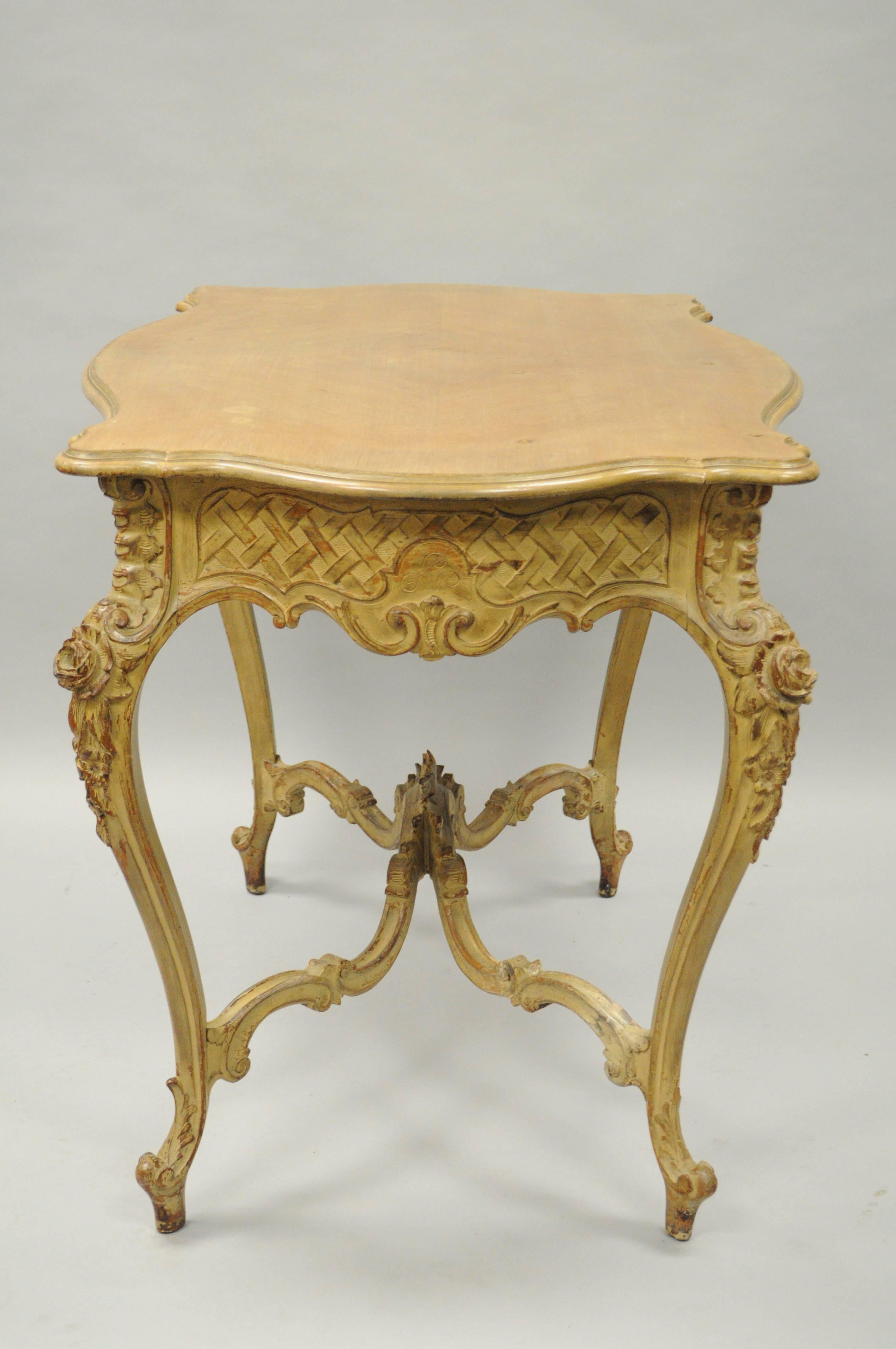 Schreibtisch/Schreibtisch für Damen im Louis-XV-Stil, Distress Paint (Handgeschnitzt) im Angebot