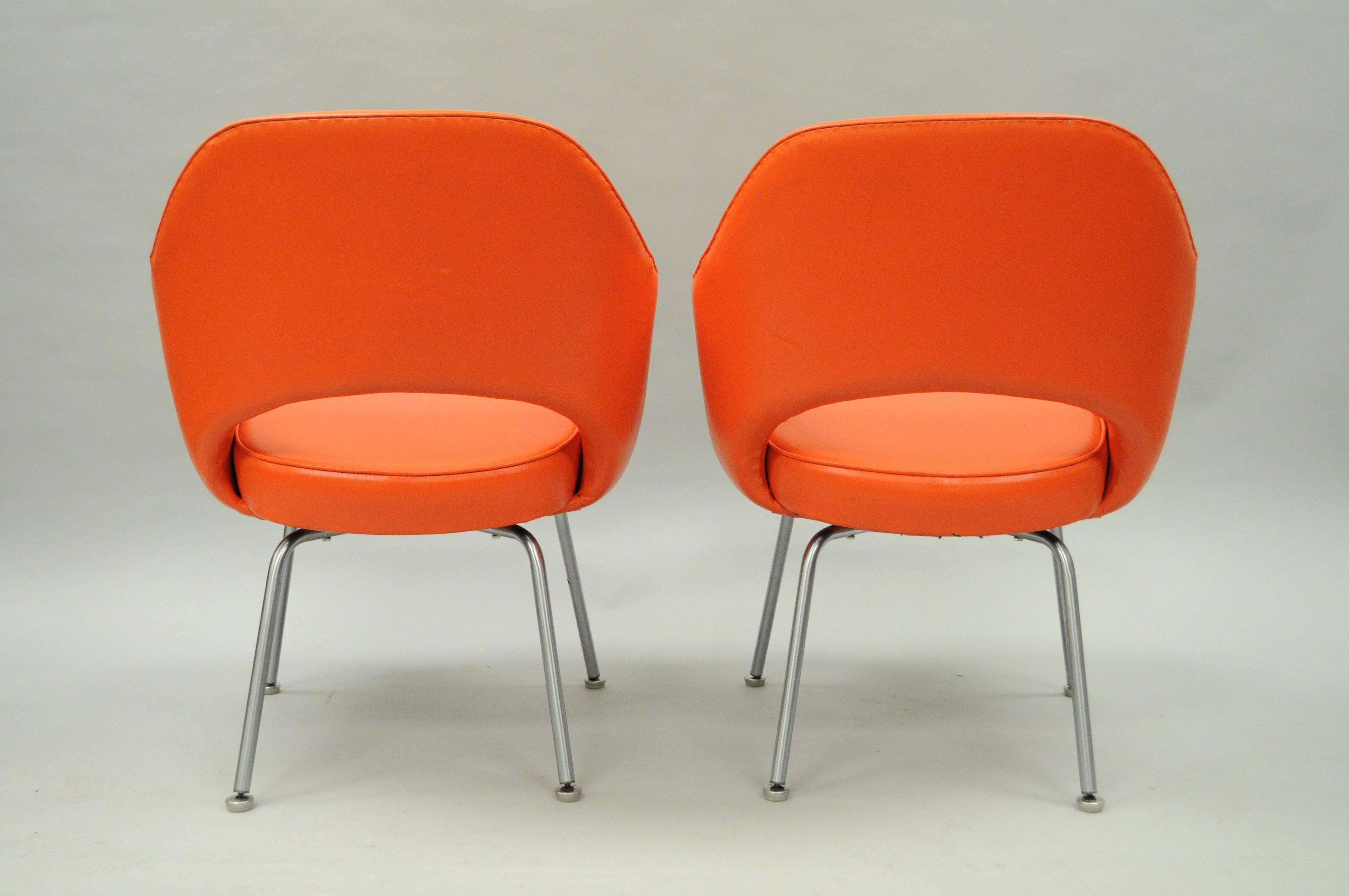 20th Century Pair of Eero Saarinen for Knoll Executive Arm Chairs Early Original Orange Vinyl For Sale