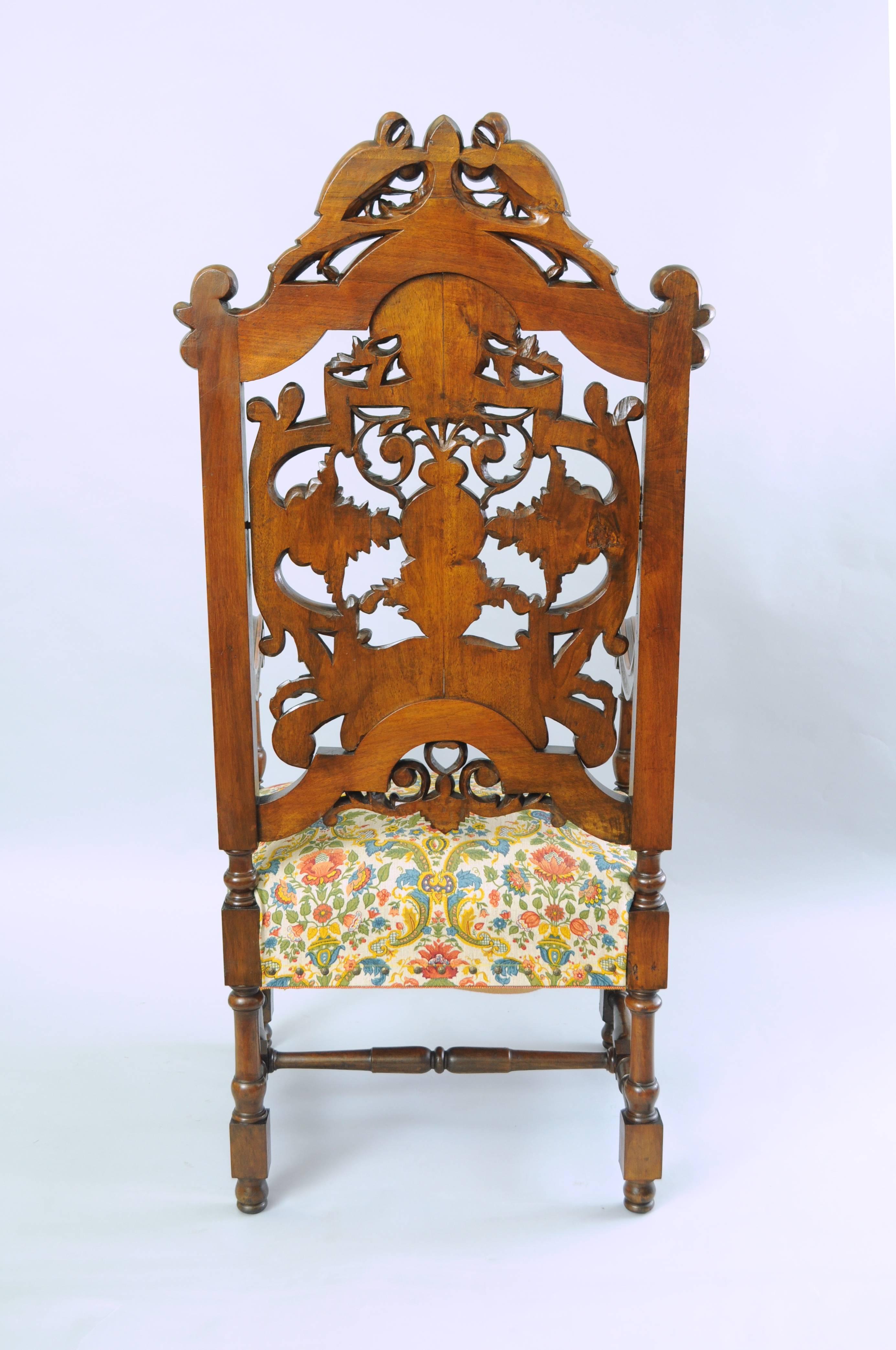 Italian Renaissance Figural Bird & Lion Carved Walnut Throne Captain Arm Chair In Excellent Condition For Sale In Philadelphia, PA