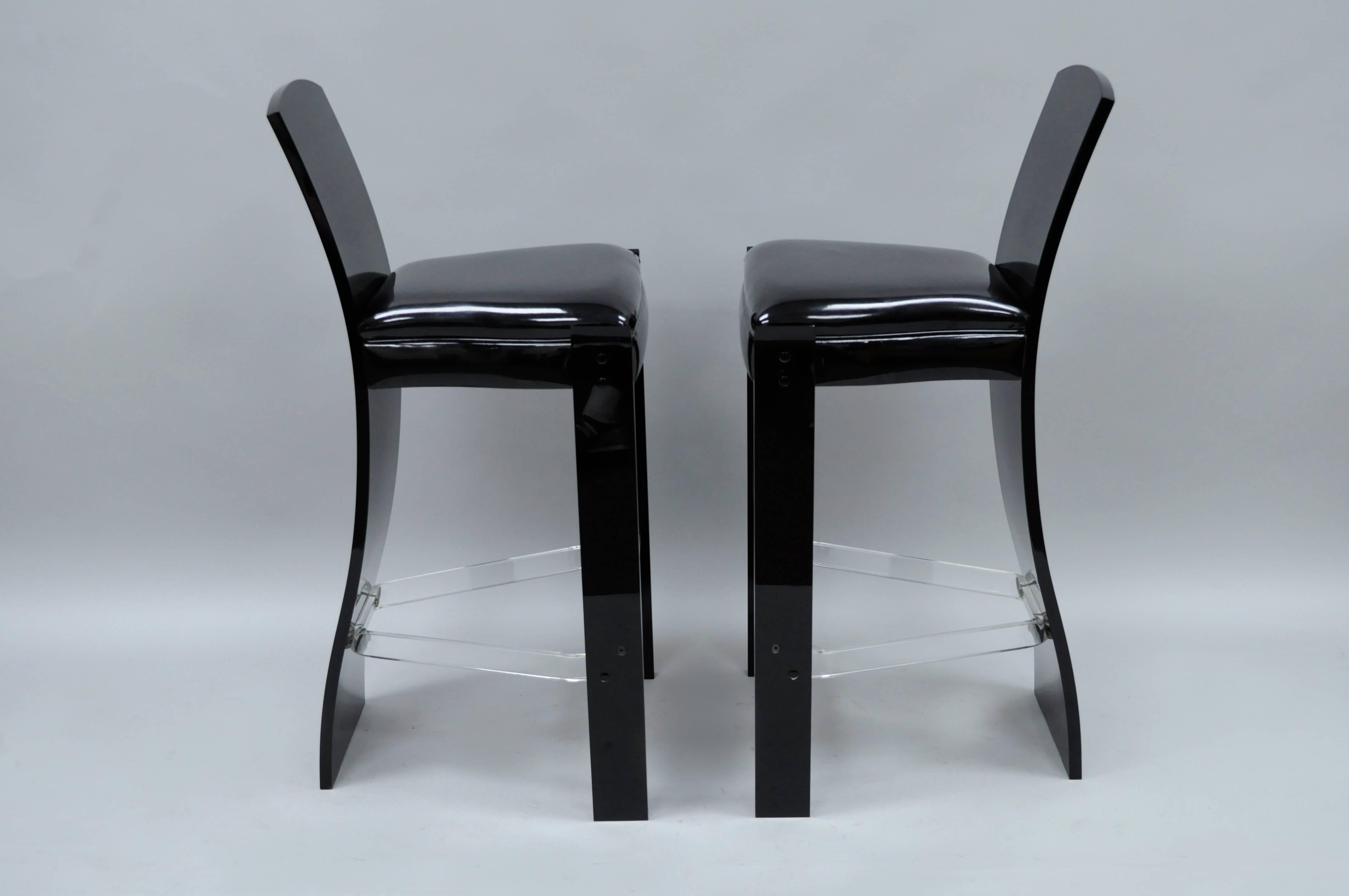 Mid-Century Modern Pair of Black Lucite Hill Mfg. Mid Century Modern Curved Sculptural Bar Stools For Sale