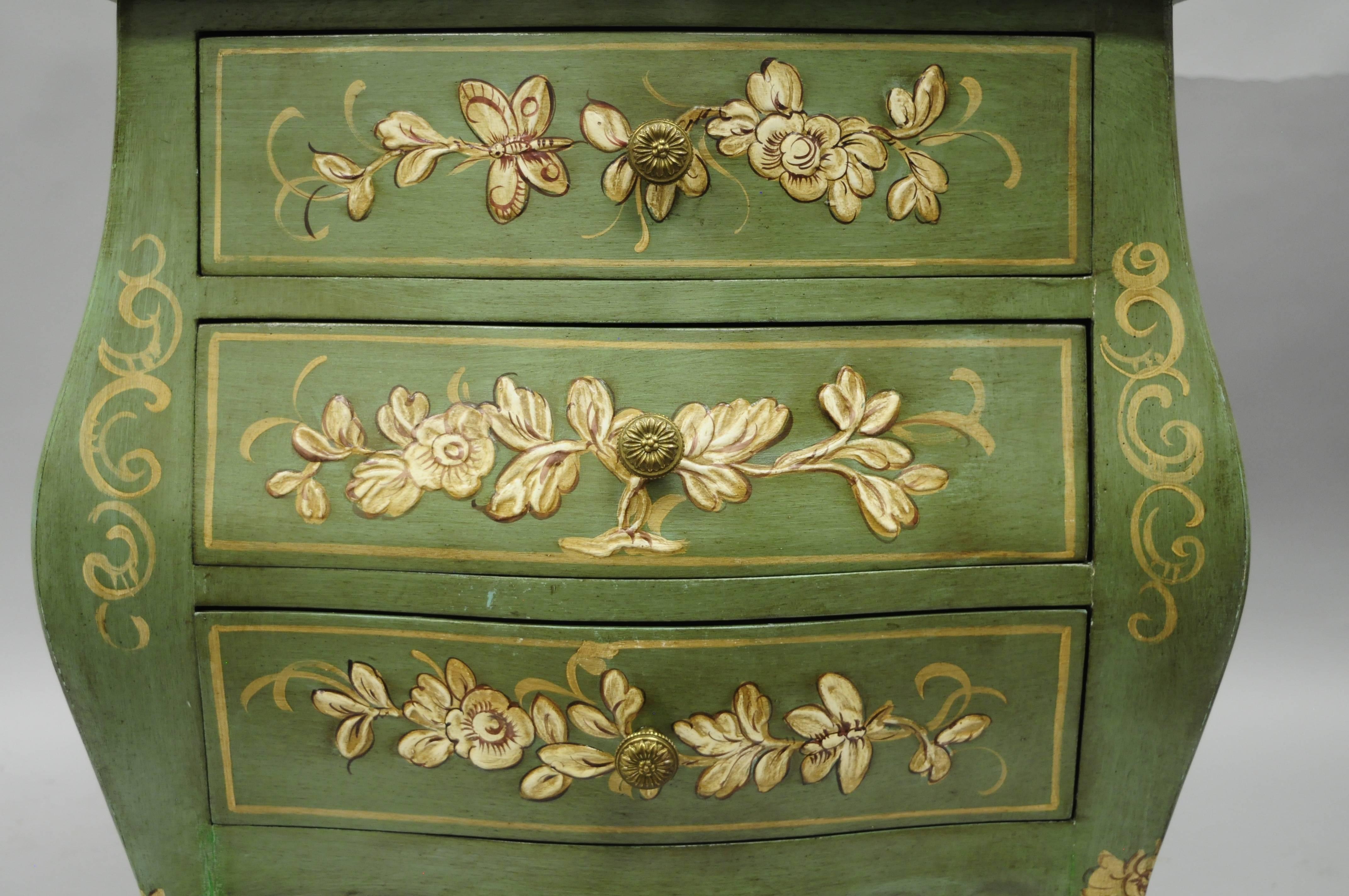 Pair of Small Italian Florentine Green Painted Bombe Commodes Chests Nightstands In Good Condition In Philadelphia, PA
