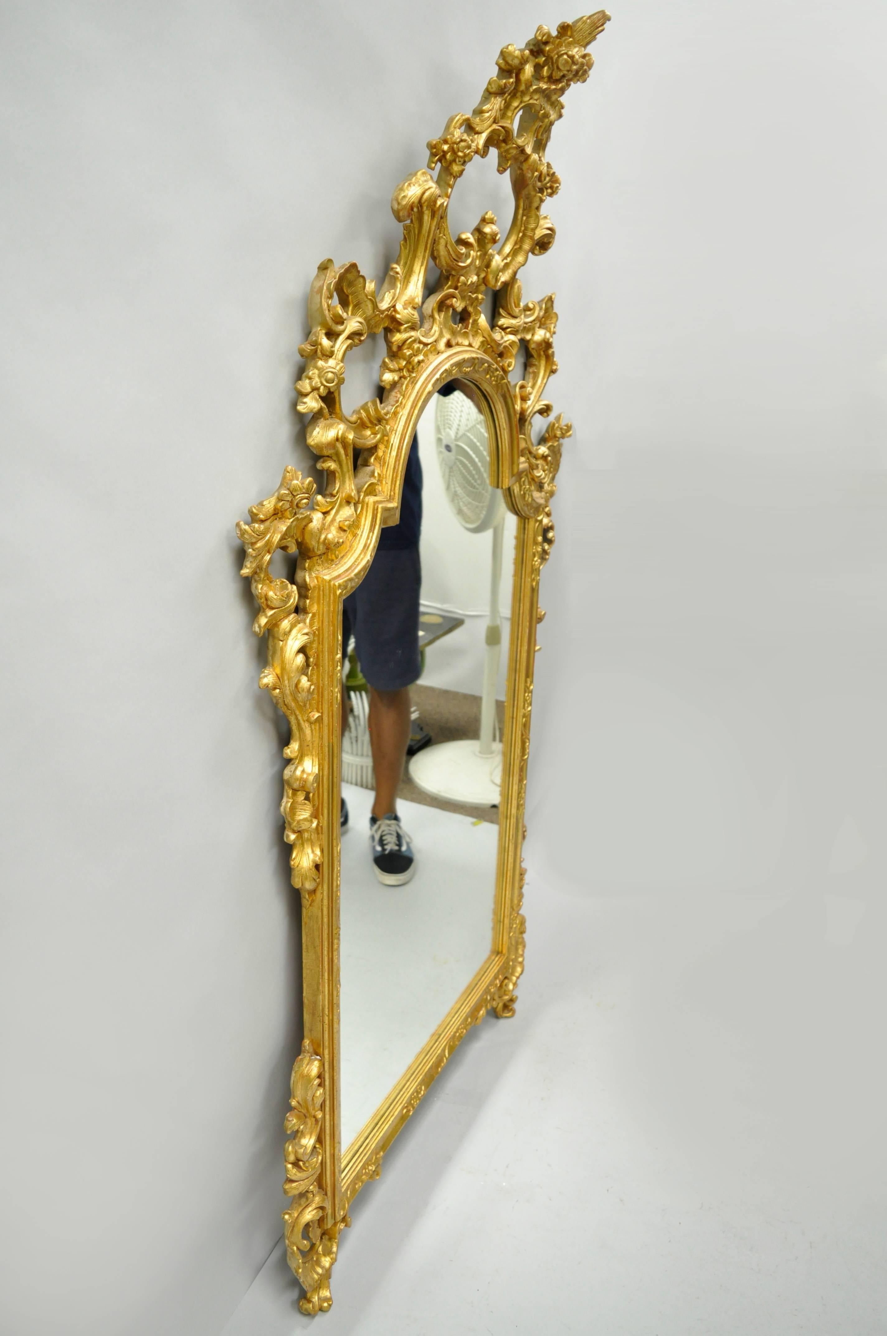 Grand miroir mural Labarge en bois doré sculpté et doré de style Louis XV Rococo français Excellent état - En vente à Philadelphia, PA