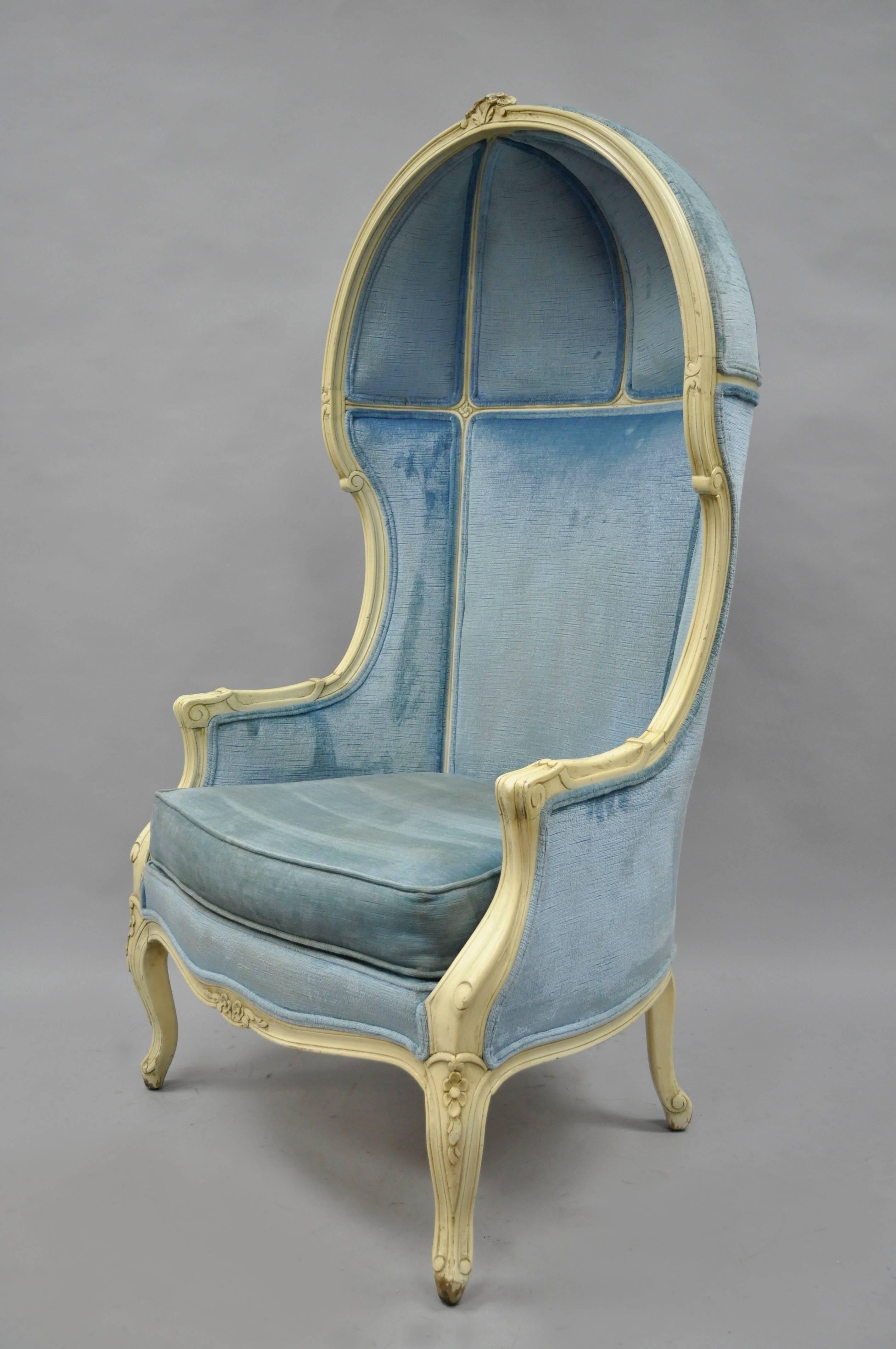 Vintage French Provincial / Louis XV style blue upholstered Italian canopy porter's chair. Item features an upholstered solid carved wood Italian frame, cream painted finish, loose cushion, shapely cabriole legs, and Classic French style.