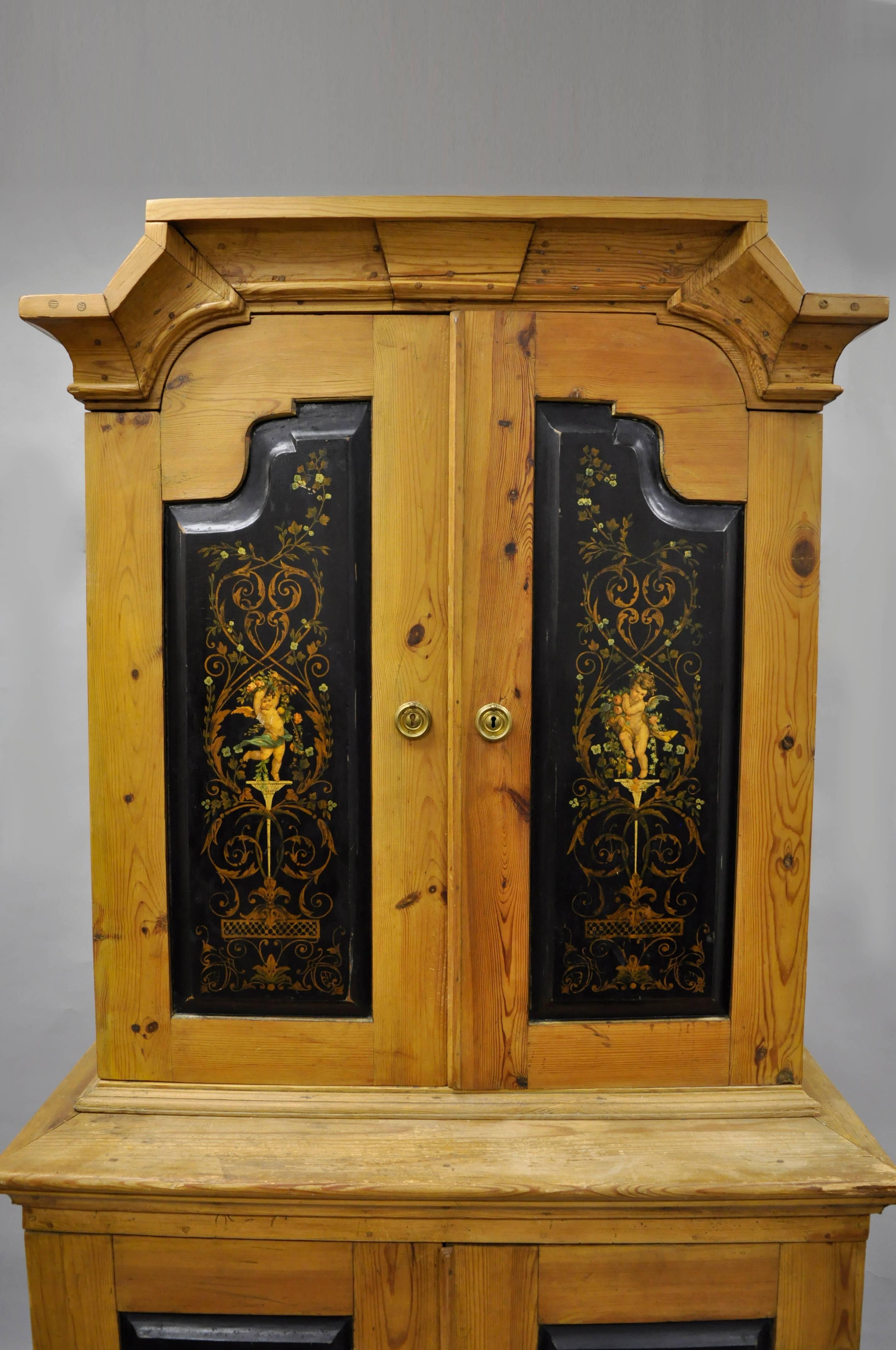 Néoclassique Armoire d'armoire néoclassique française d'antiquités en pin peint par Putti en vente