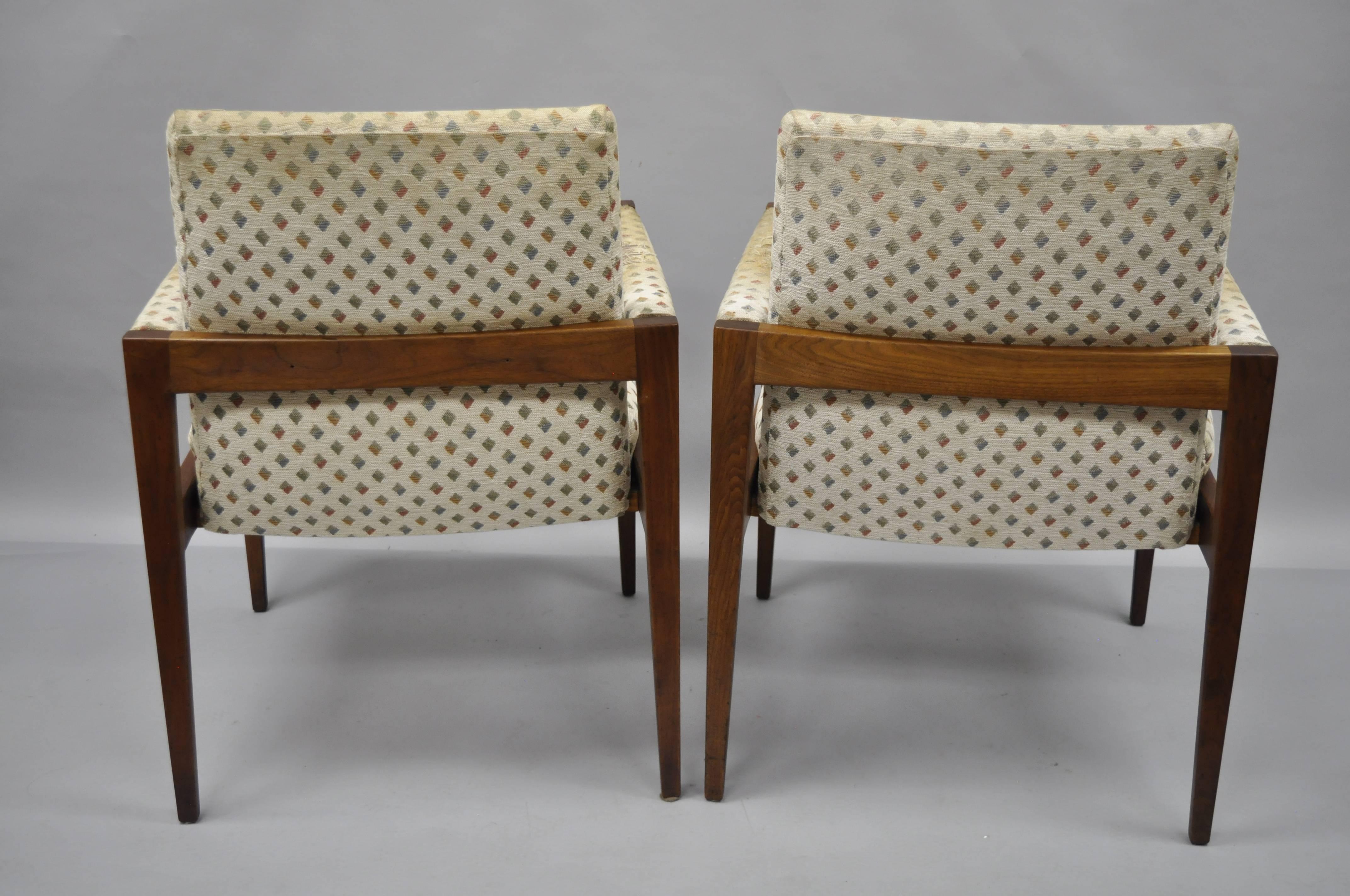 Pair Jens Risom Mid Century Modern Walnut Lounge Arm Chairs by Gaylord Brothers 3