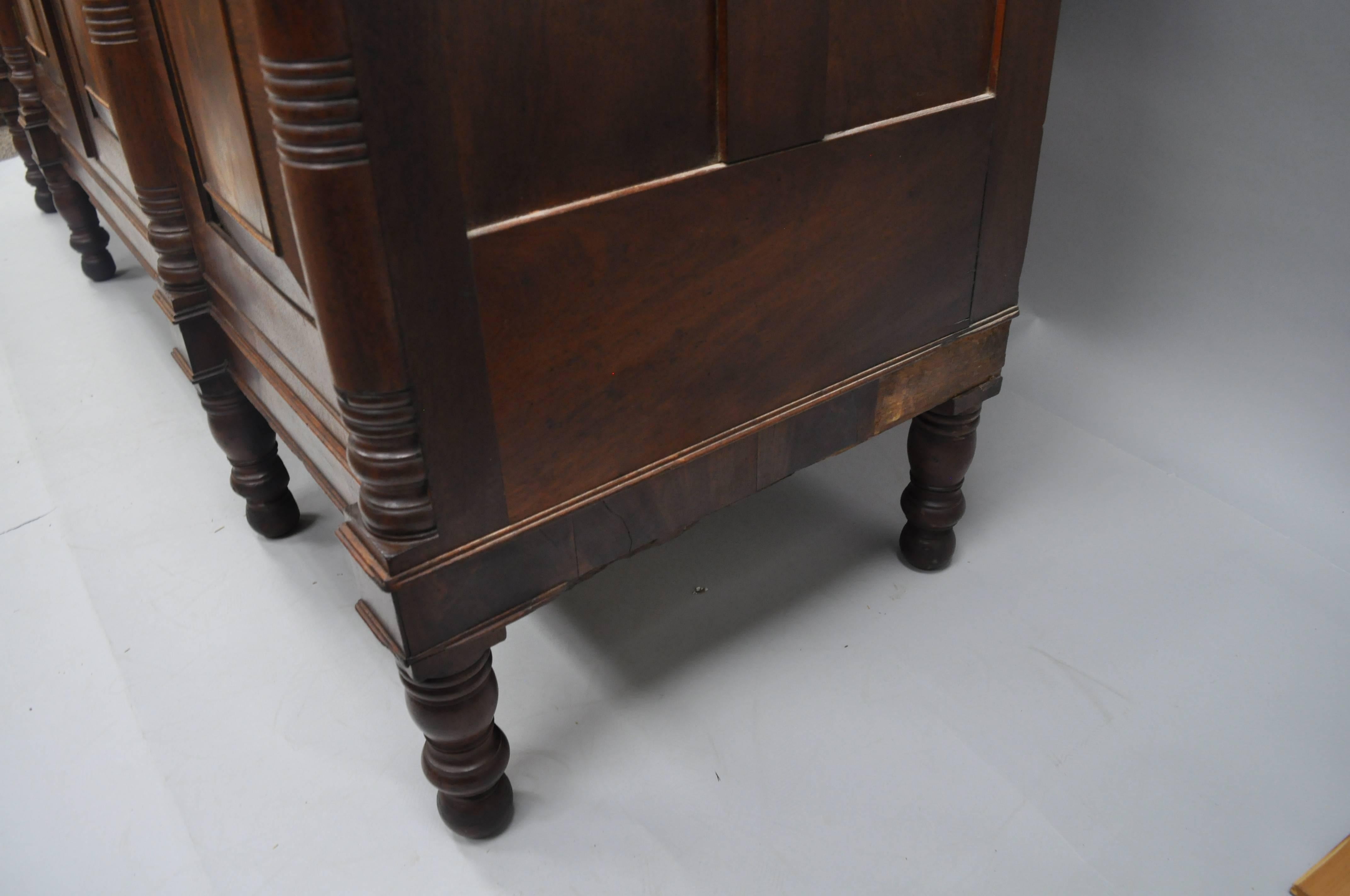 Antique American Empire Sideboard Buffet Crotch Flame Mahogany, circa 1840 In Good Condition For Sale In Philadelphia, PA