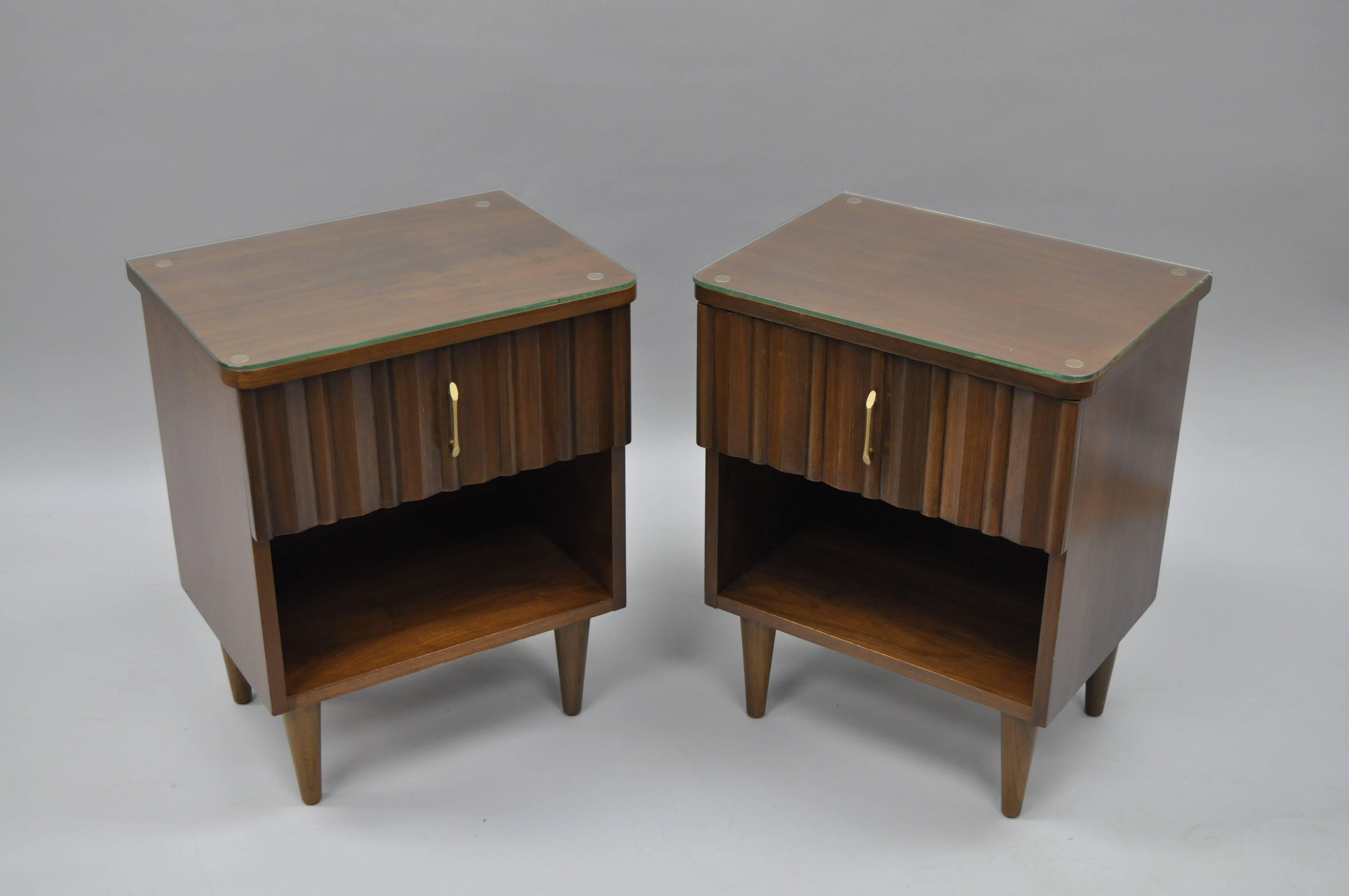 Pair of Vintage Mid Century Modern Danish Walnut Nightstands Bedside End Tables 2