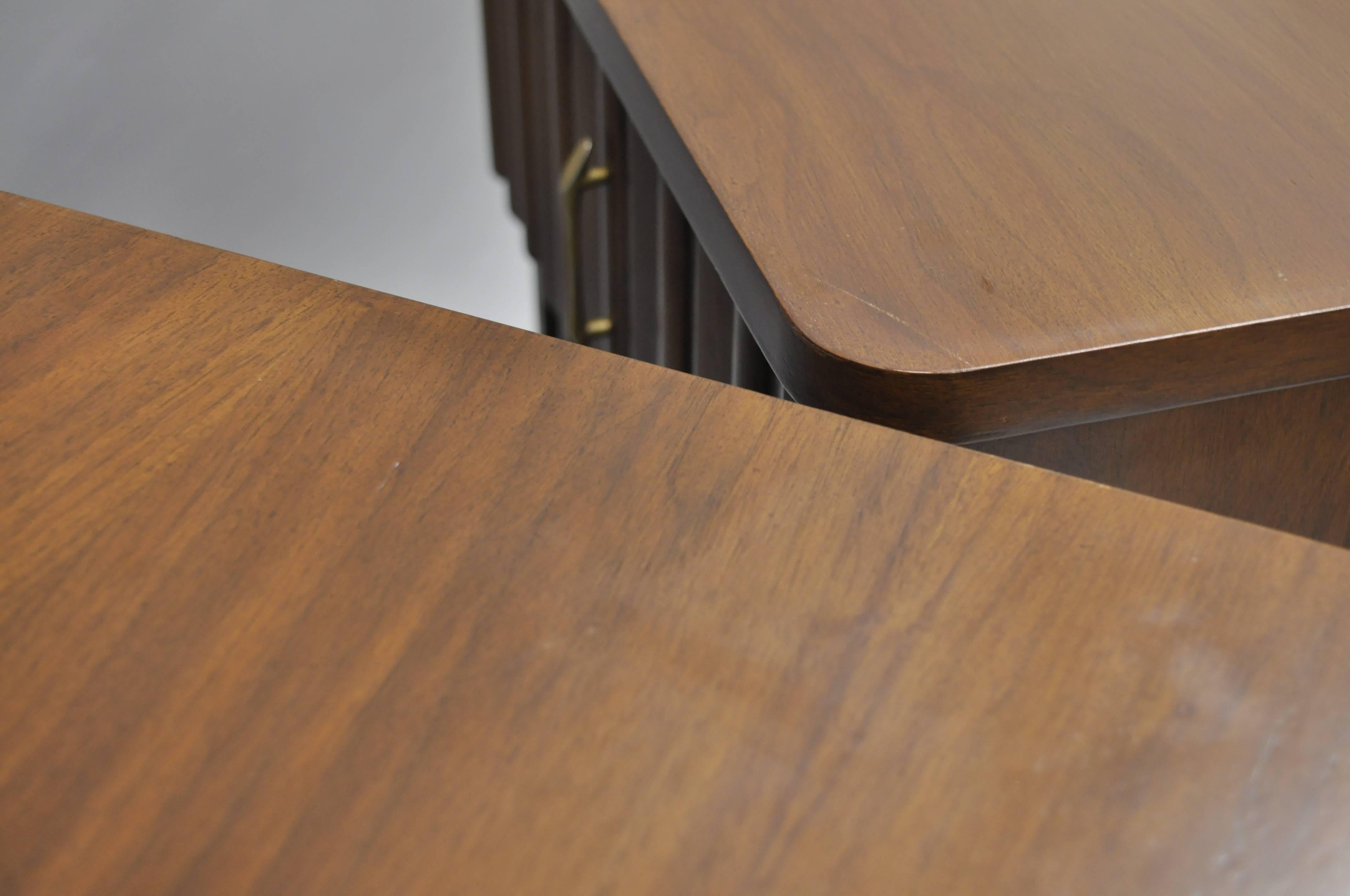 Wood Pair of Vintage Mid Century Modern Danish Walnut Nightstands Bedside End Tables