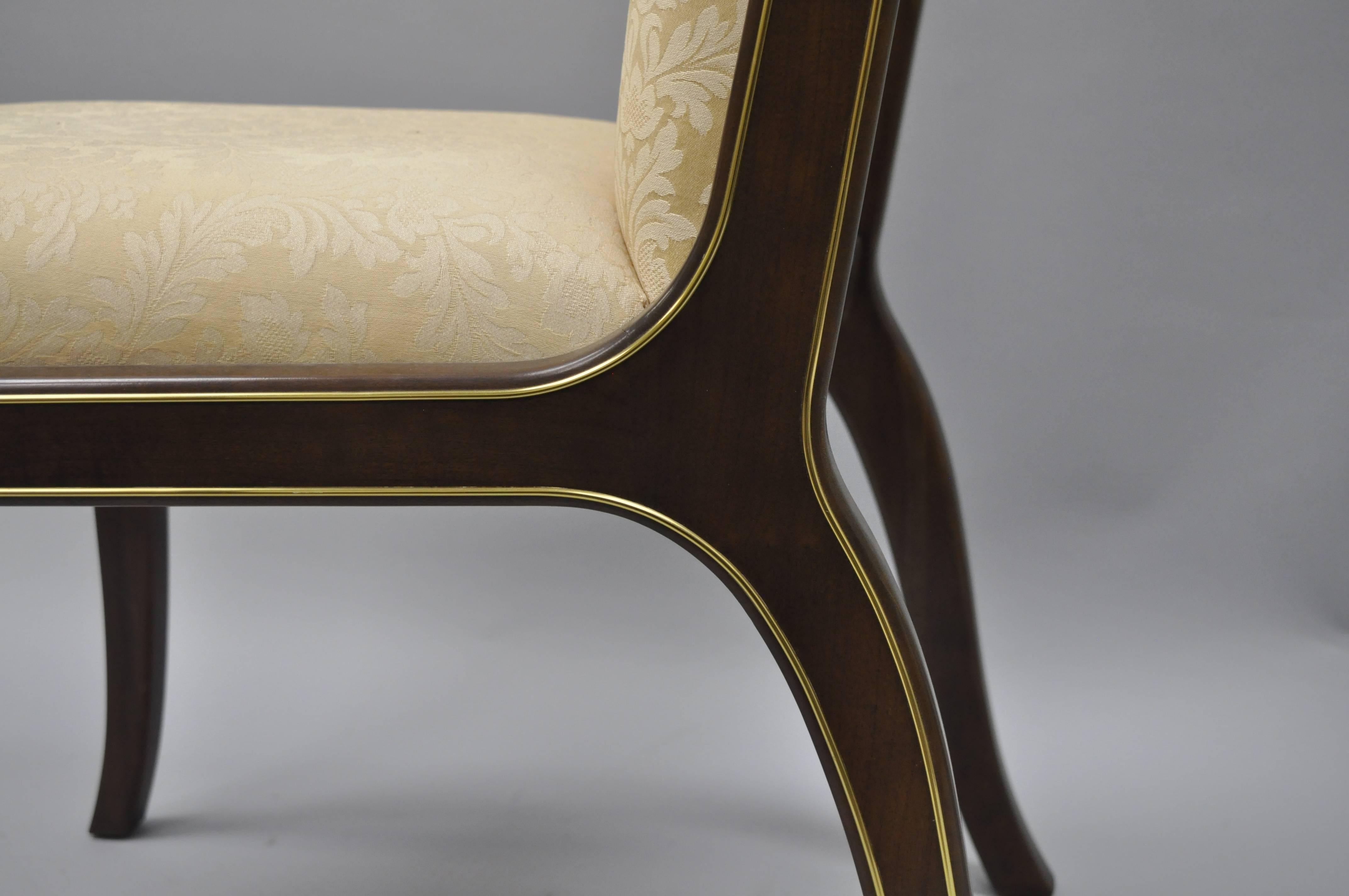 Laiton Paire de chaises de salle à manger tapissées de laiton incrusté William Doezema pour Baker Mastercraft en vente