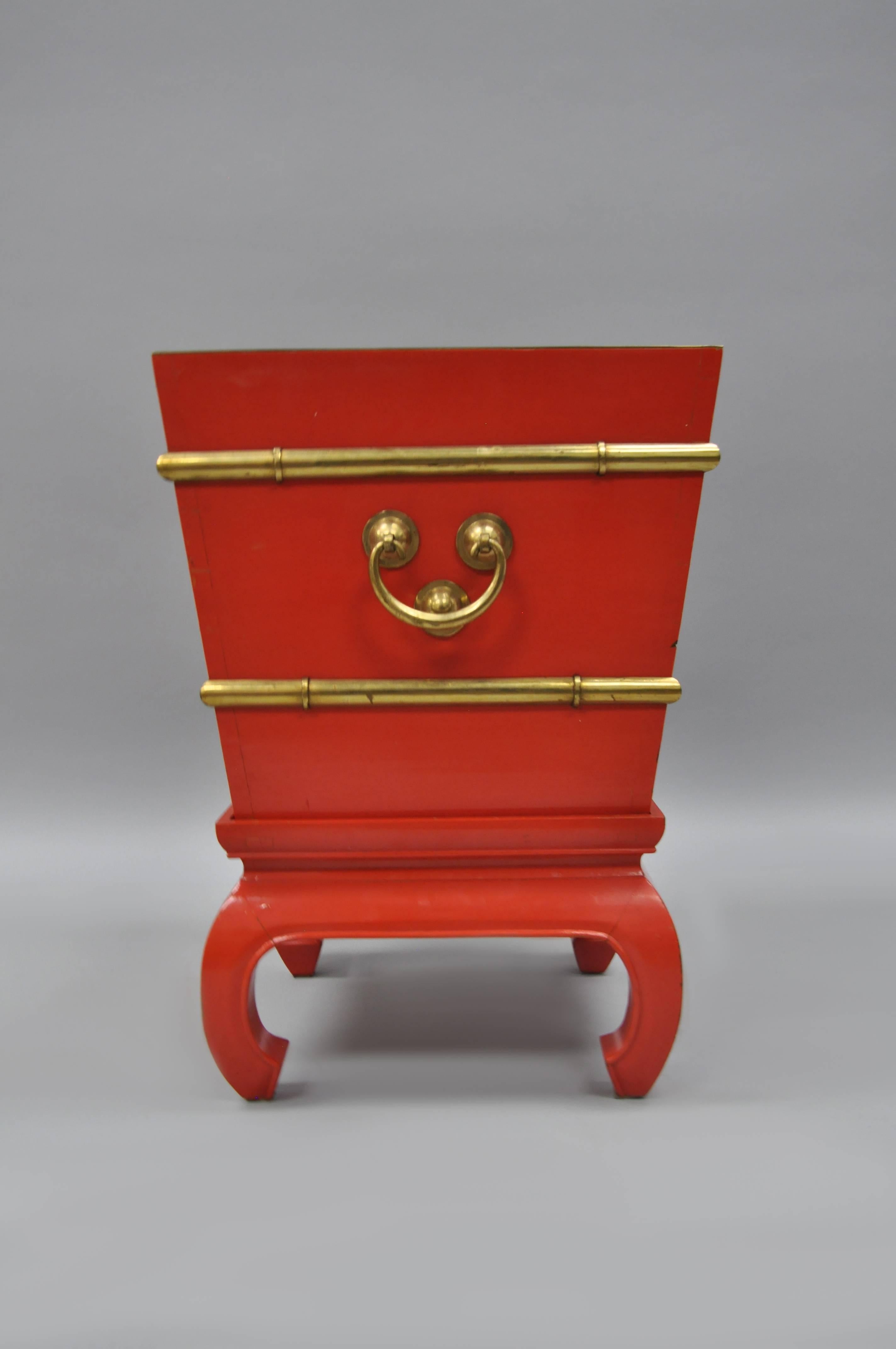 Chinoiserie Red Lacquer Oriental Pedestal Planter Accent Table Brass Faux Bamboo In Good Condition In Philadelphia, PA