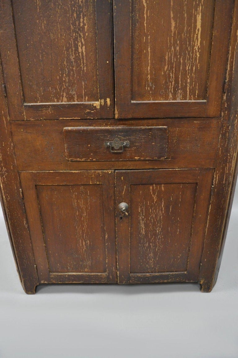 Antique Primitive Rustic Brown Distressed Painted Corner Cupboard Antique Primitive Rustic Brown Distressed Painted Corner Cupboard Cabinet In Distressed Condition For Sale In Philadelphia - Antique Primitive Rustic Brown Distressed Painted Corner Cupboard
