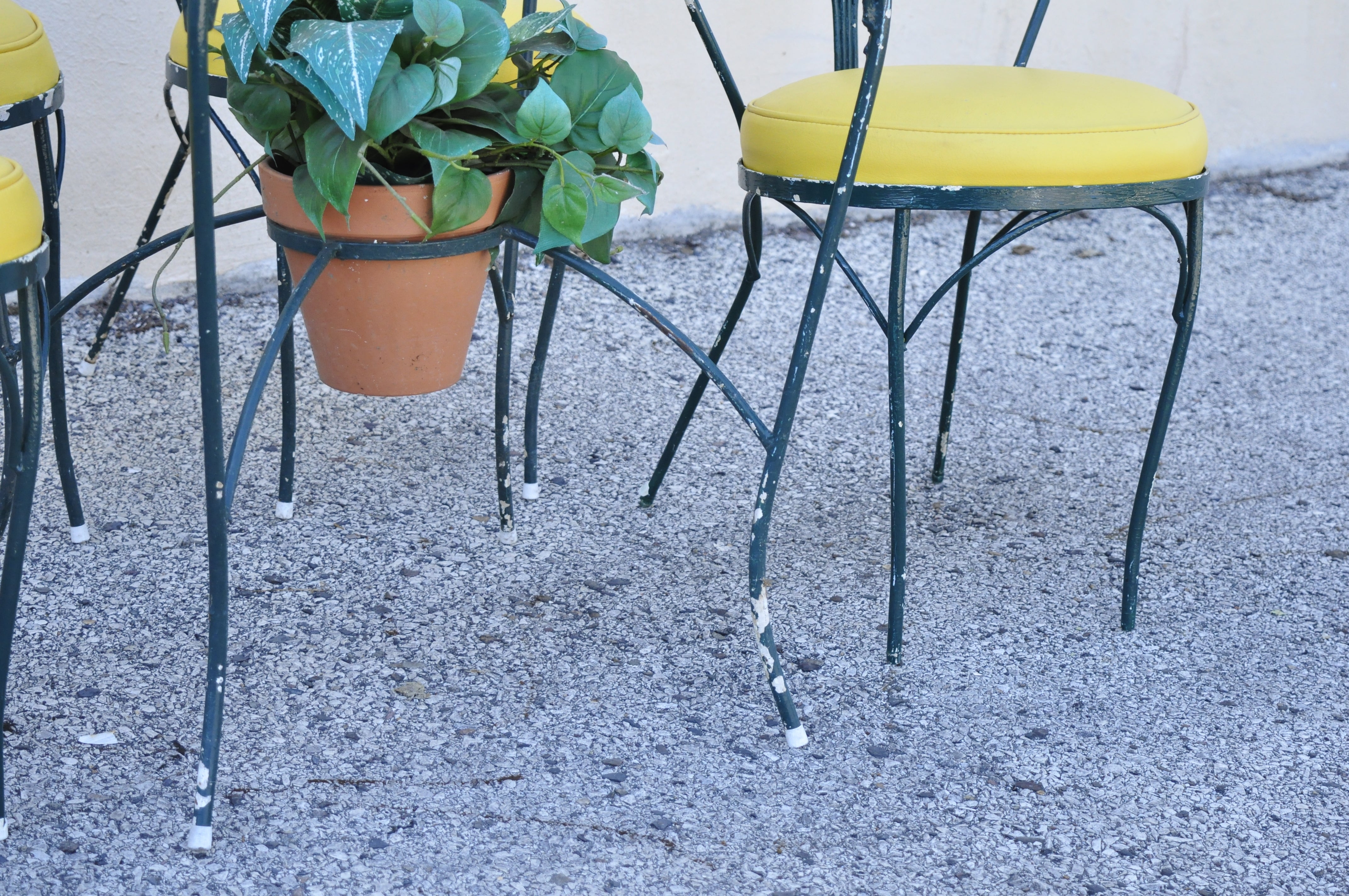 Vintage Plantation Patterns Iron Daisy Flower Bistro Dining Set 4 Chairs Table At 1stdibs