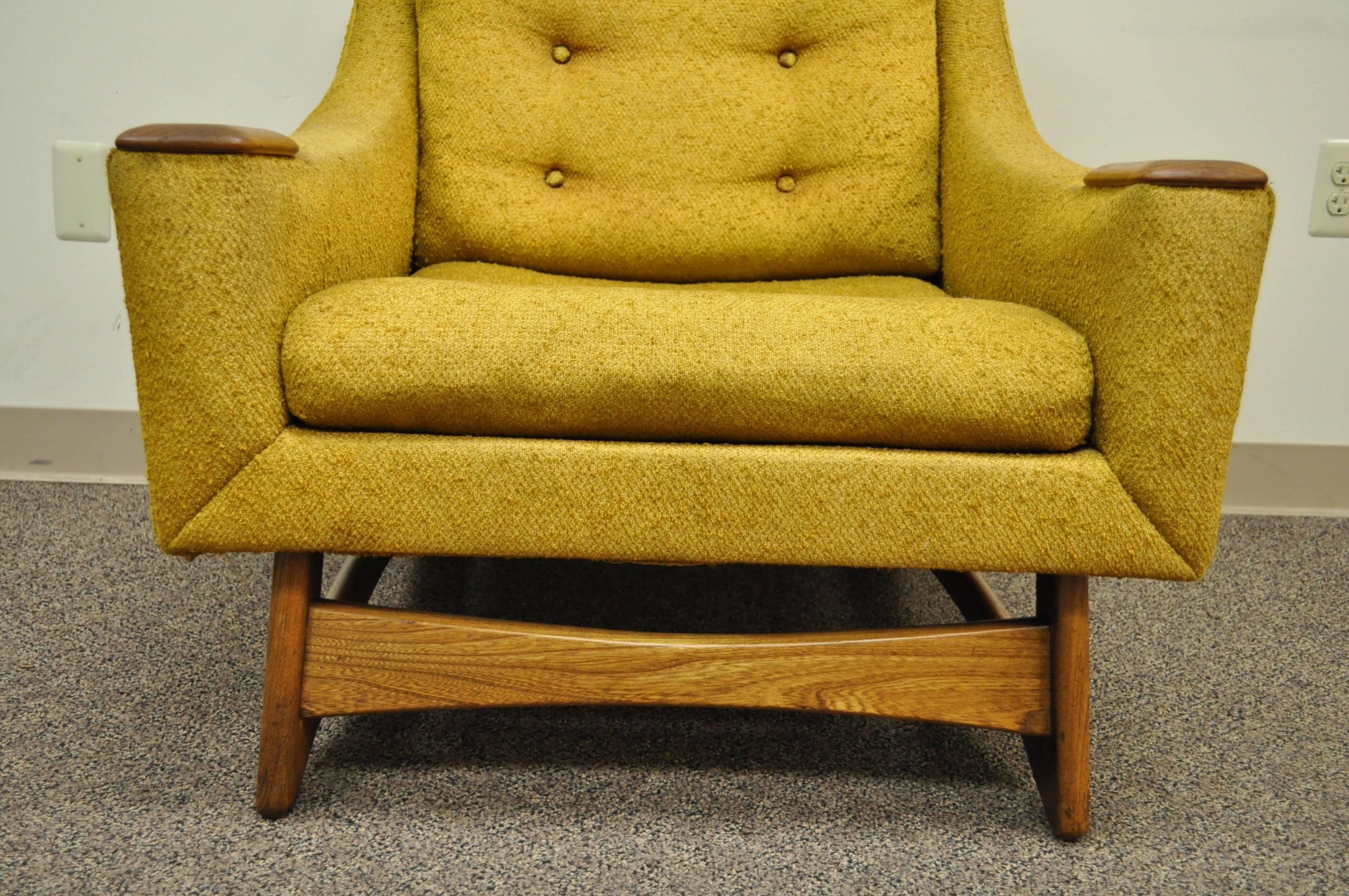 Mid Century Modern Sculpted Club or Lounge Chair attr, to Adrian Pearsall In Good Condition In Philadelphia, PA