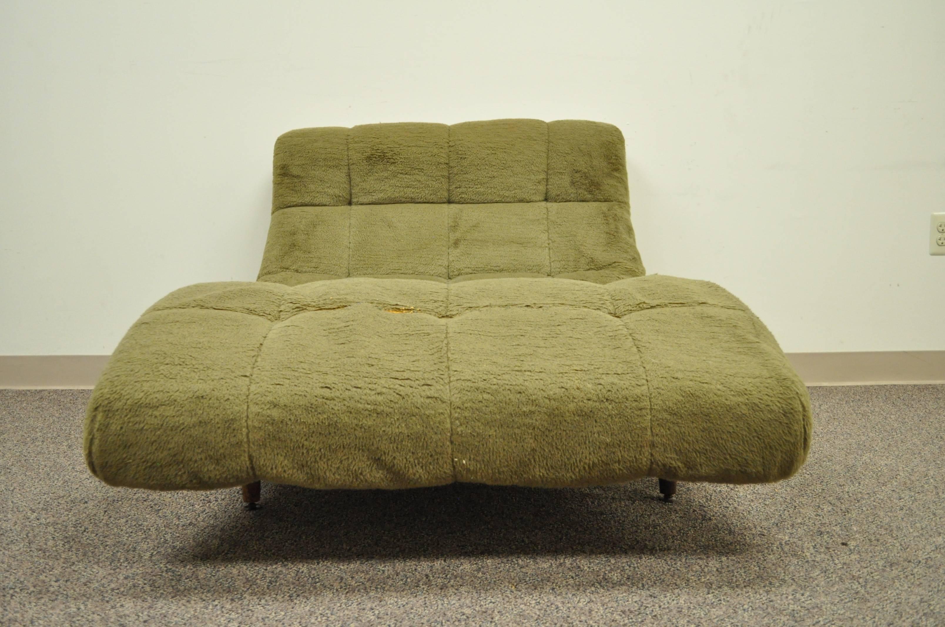 Mid-Century Modern Mid Century Modern Double Wide Green Wave Chaise Lounge attr to  Adrian Pearsall