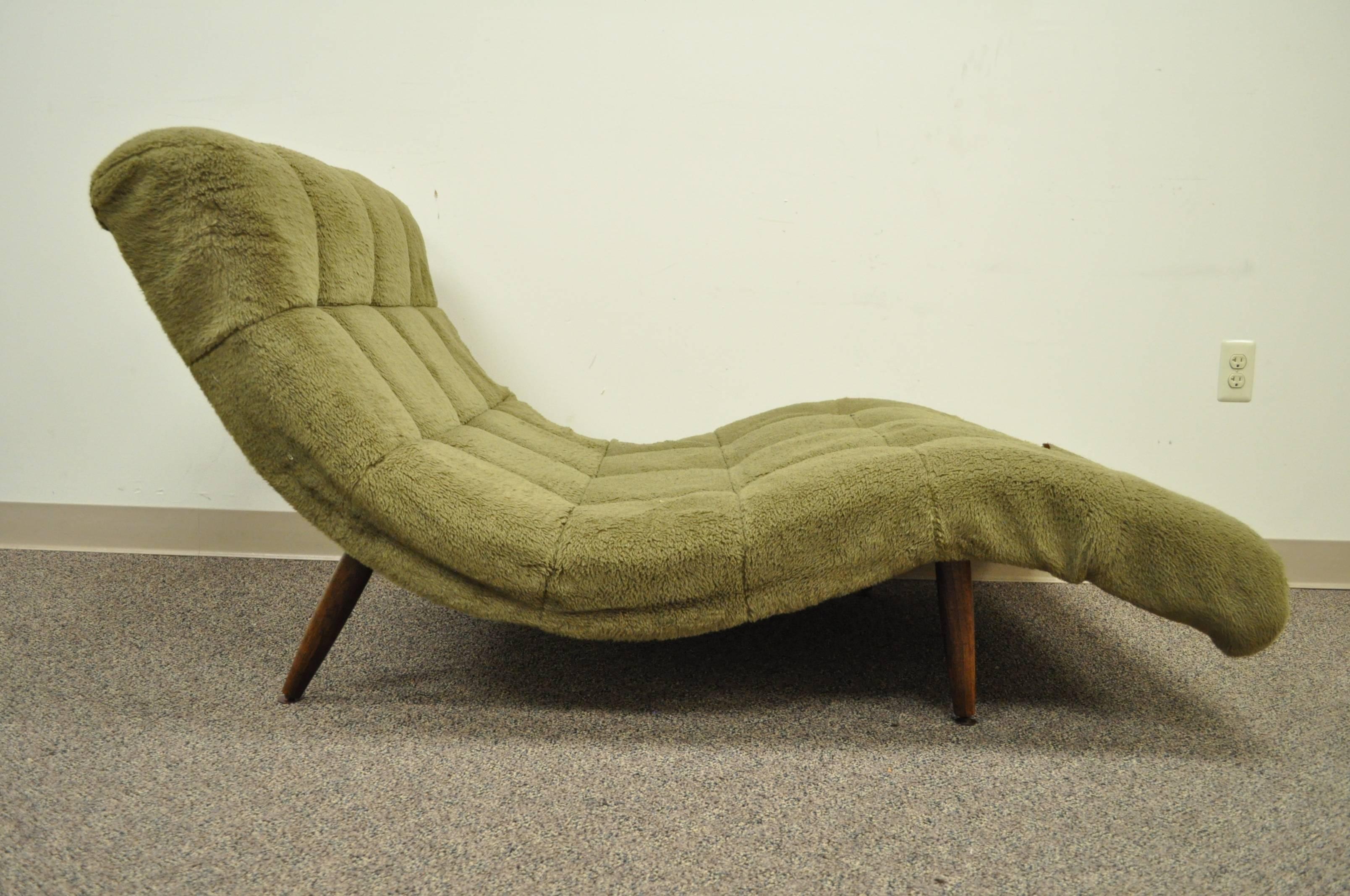 Very cool vintage, mid century modern, wave form chaise lounge in the style of Adrian Pearsall for Craft Associates. This item features a very nice wide profile, tapered walnut removable legs, and great modernist form.
