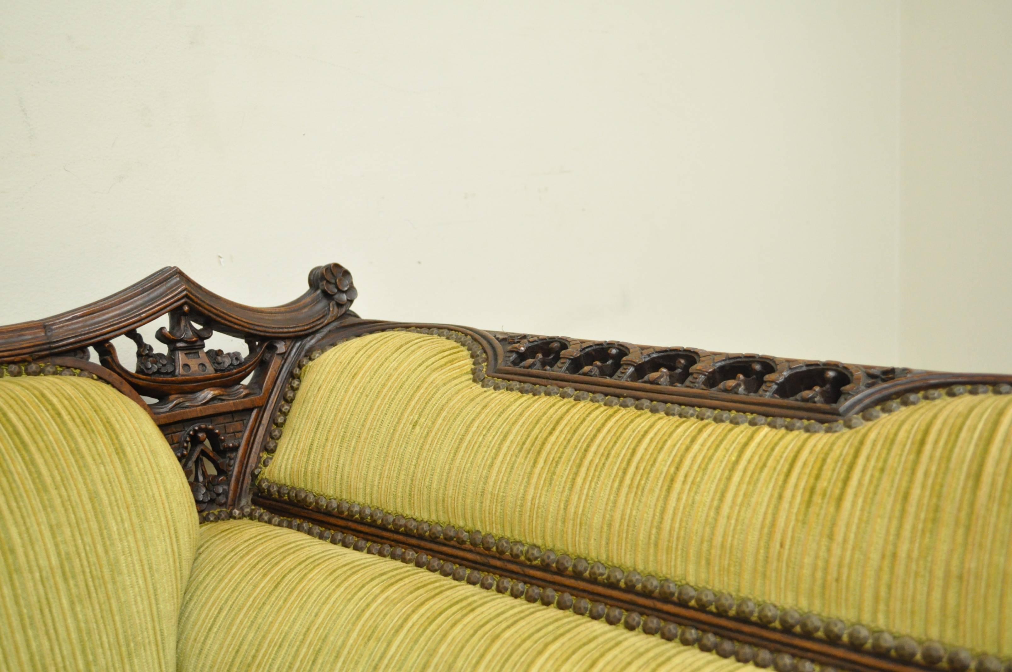 1930s Mahogany Chinese Chippendale Transitional Swan and Serpent Carved Sofa In Good Condition In Philadelphia, PA