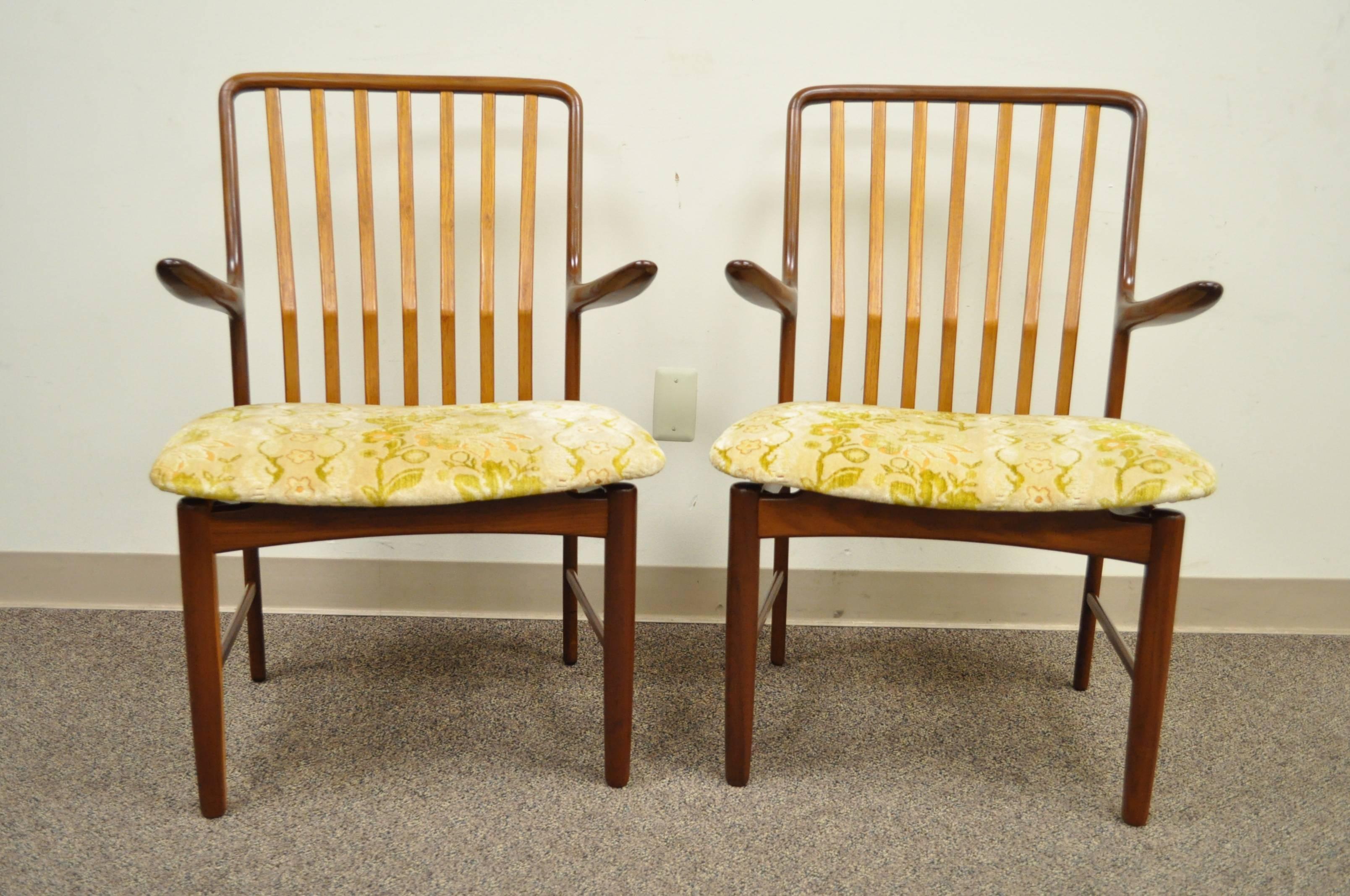 Danois Ensemble de six chaises de salle à manger modernes danoises en teck de Svend A. Madsen pour Moreddi en vente