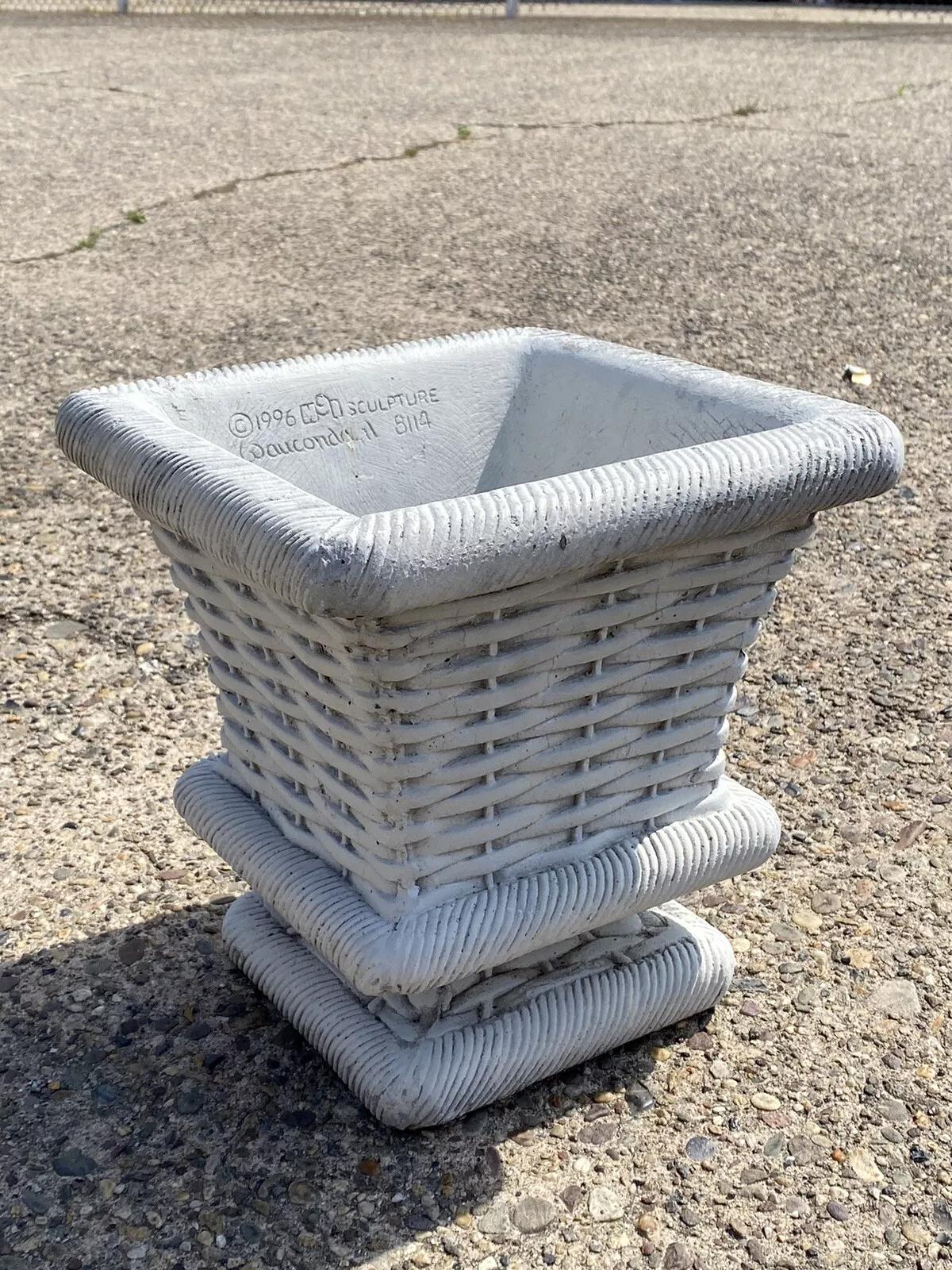 Country Petit panier tressé vintage de style campagnard anglais, jardinière de jardin d'extérieur en vente