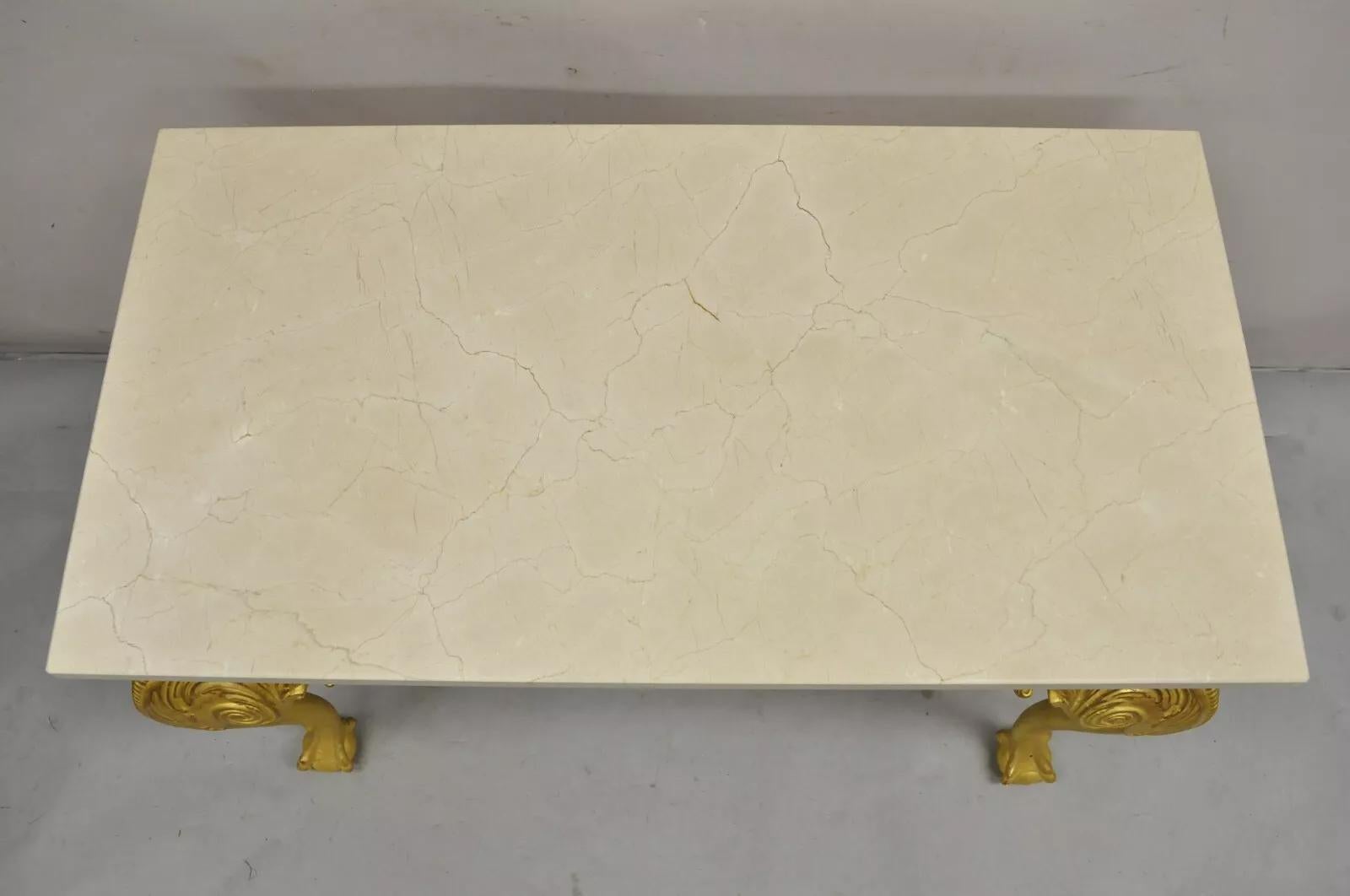 Mesa de salón consola de madera dorada dorada estilo Jorge II con patas en forma de bola y garras en venta 1