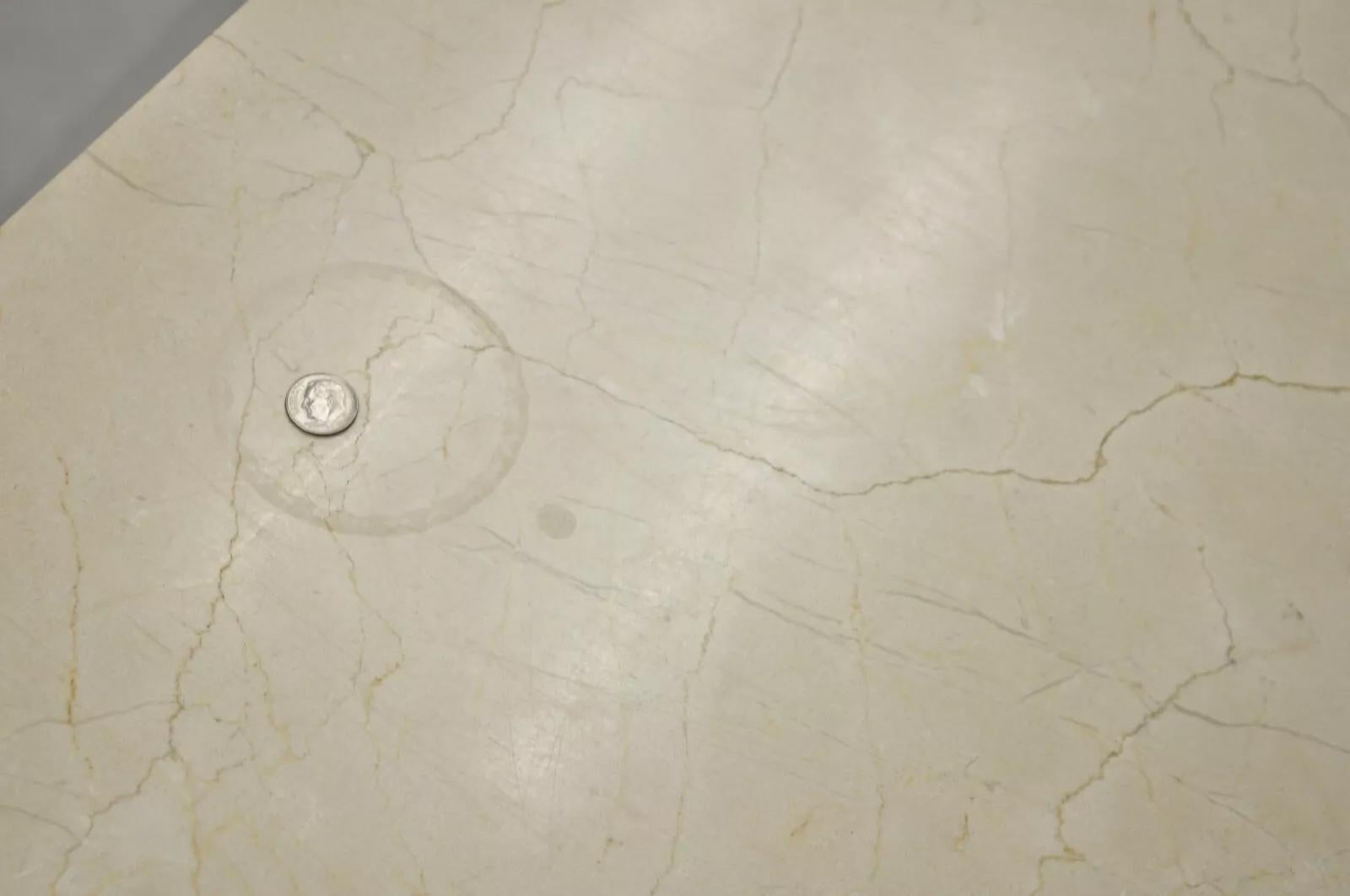 Mesa de salón consola de madera dorada dorada estilo Jorge II con patas en forma de bola y garras en venta 2