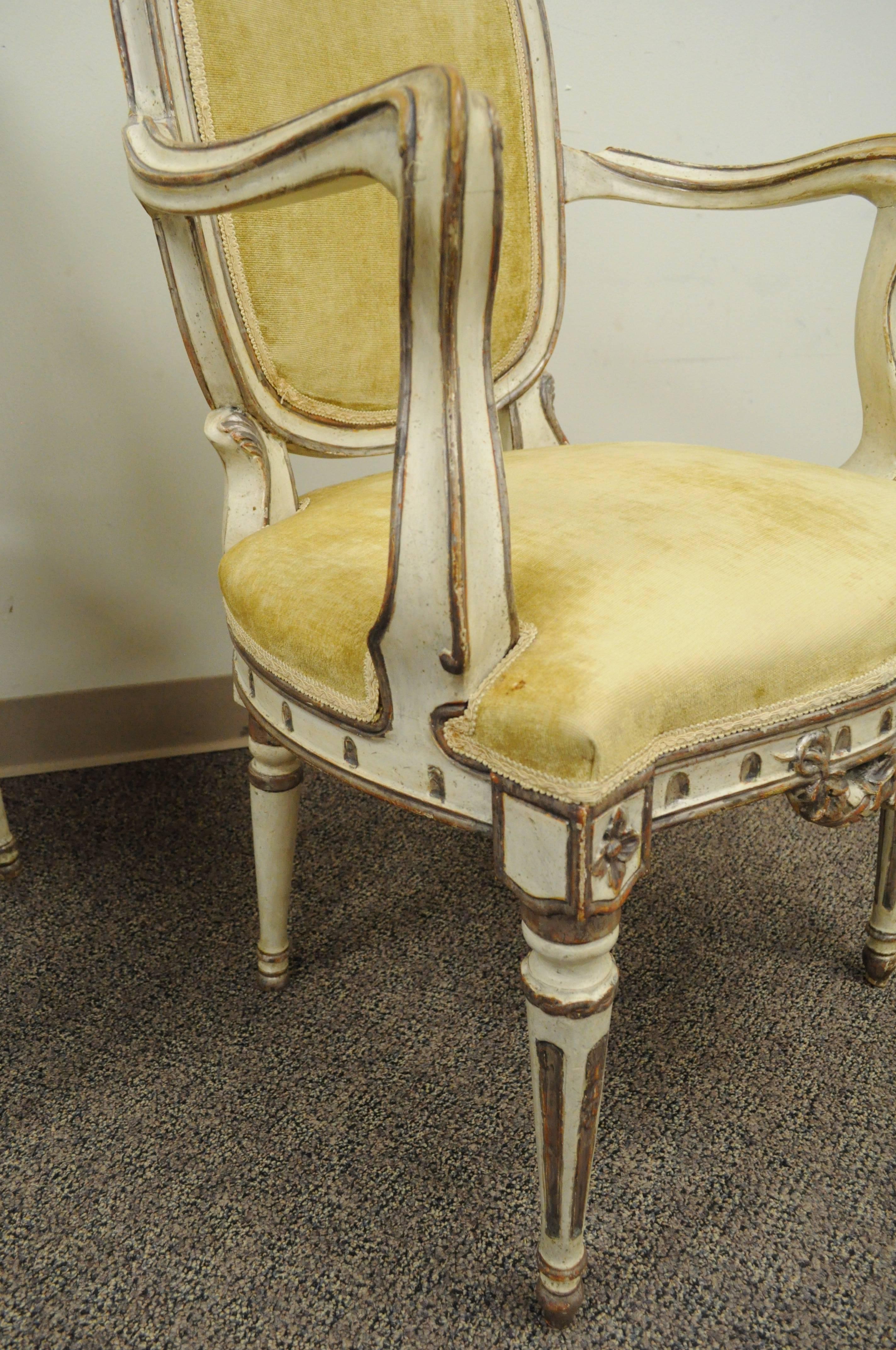 Paar handgeschnitzte italienische venezianische, bemalte Fauteuil-Stühle im Stil des 19. Jahrhunderts, 19. Jh. (Polychromiert) im Angebot