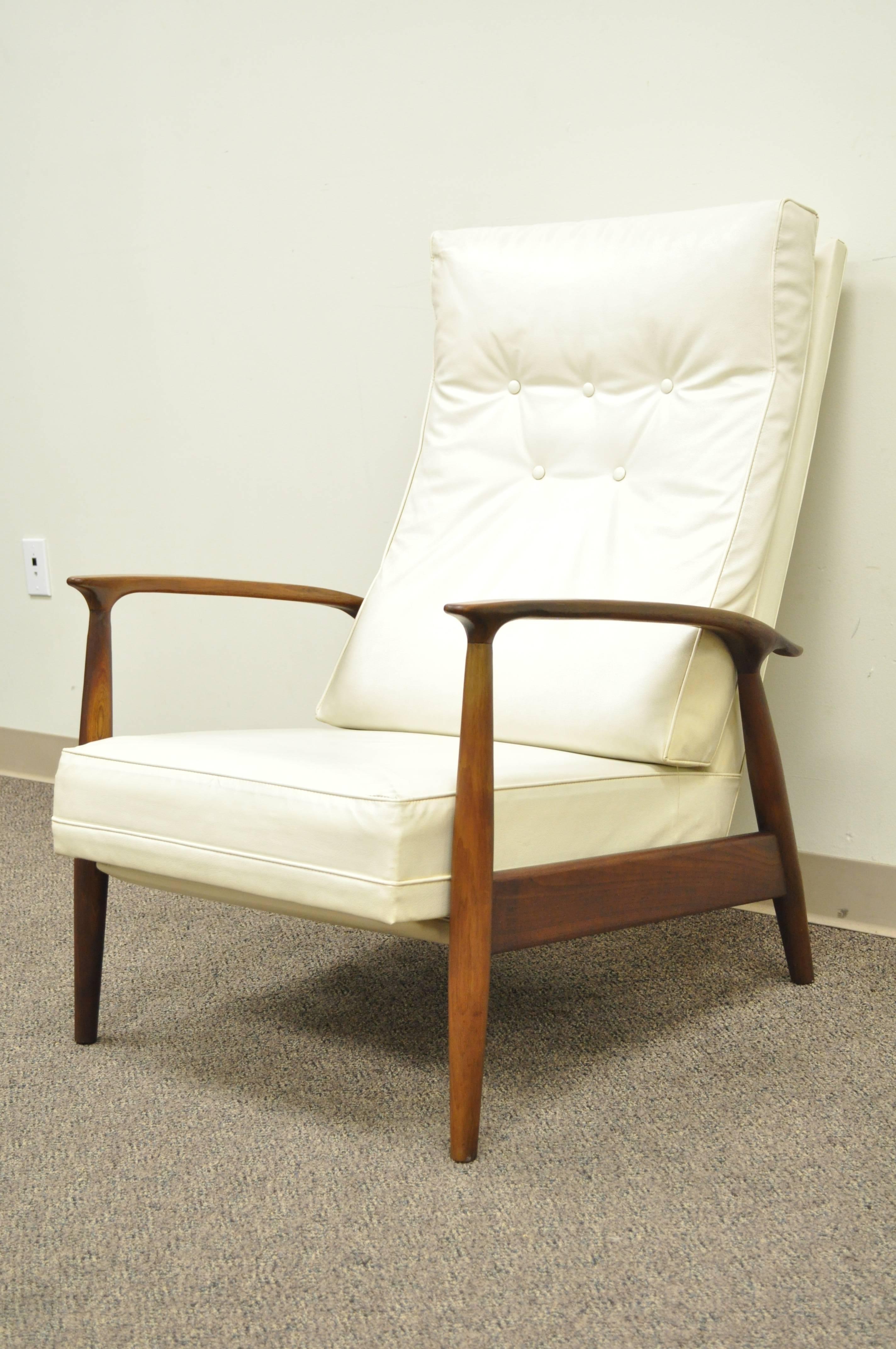 Mid-Century Modern Milo Baughman for James Inc Thayer Coggin Sculpted Walnut Recliner Lounge Chair