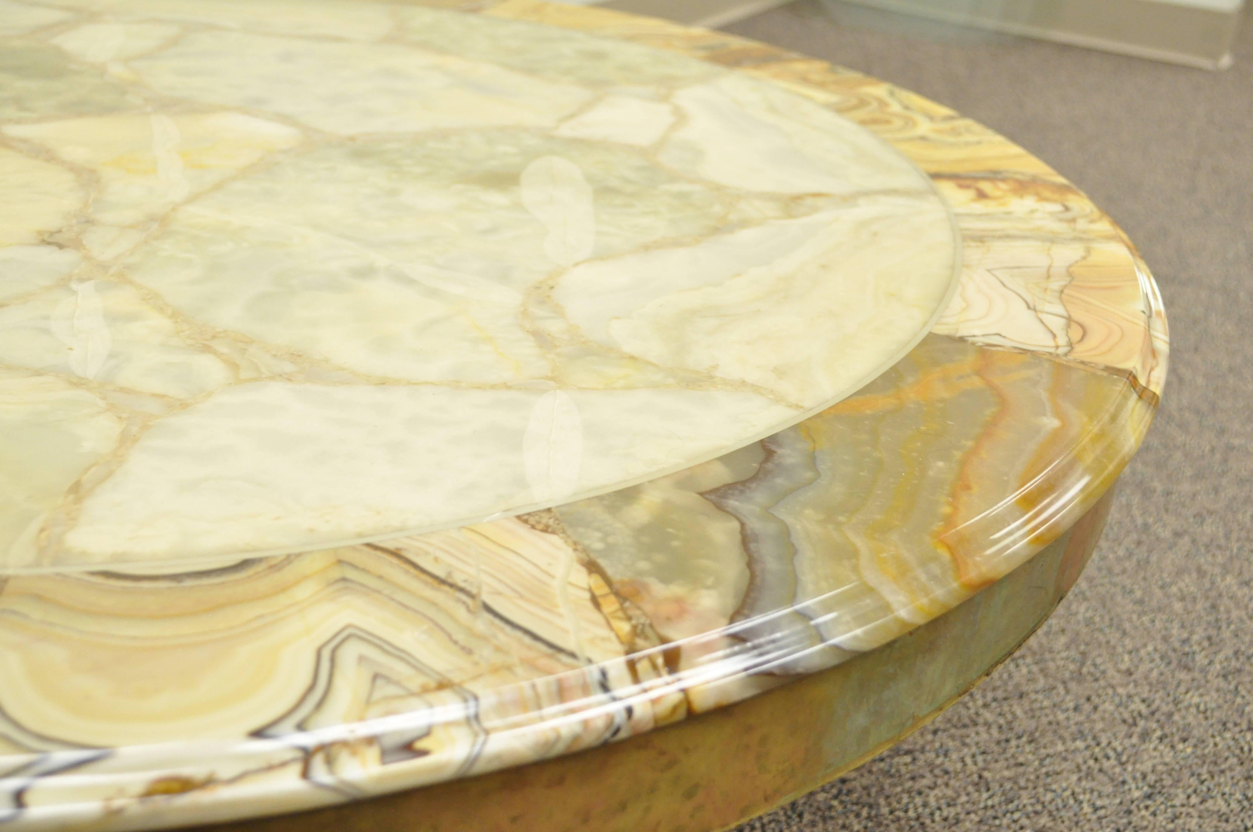 Brass and Onyx Round Coffee Table by Muller's of Mexico Attr. to Arturo Pani In Good Condition In Philadelphia, PA