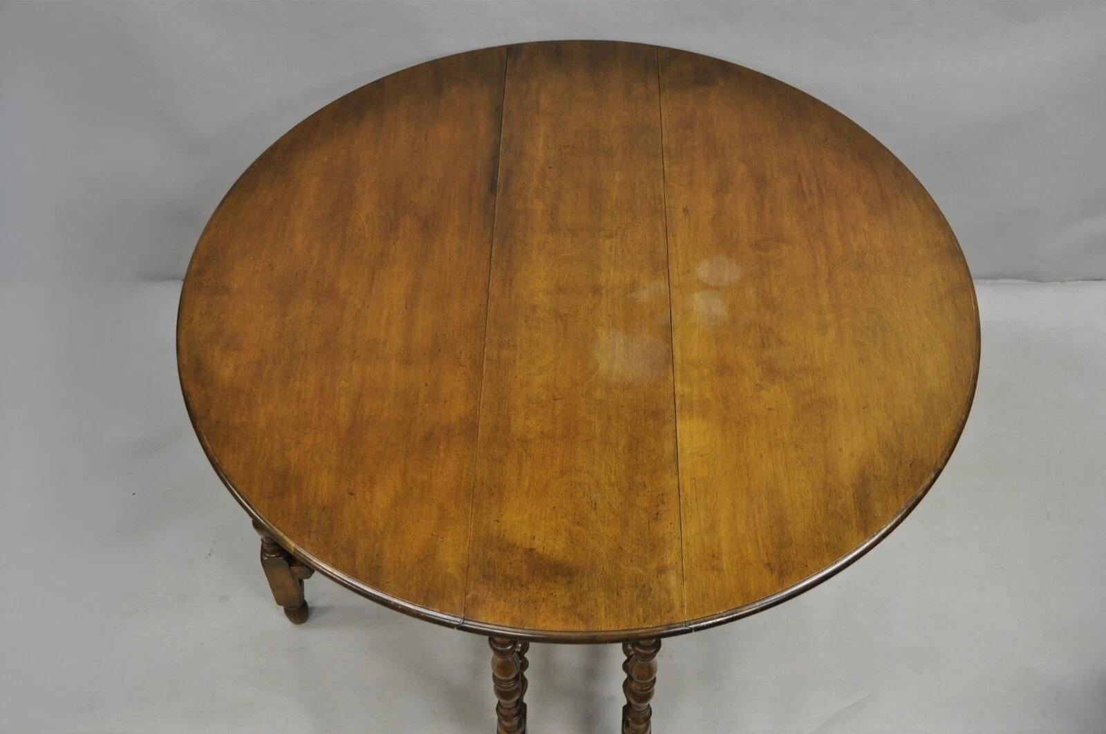 20th Century Antique William & Mary Large Round Dropleaf Maple Wood Gate Leg Dining Table For Sale