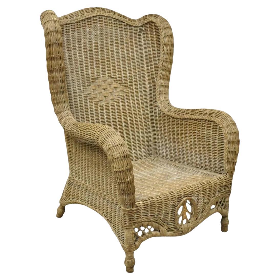 Vintage Victorian Style Large Wicker Rattan Wingback Lounge Arm Chair en vente