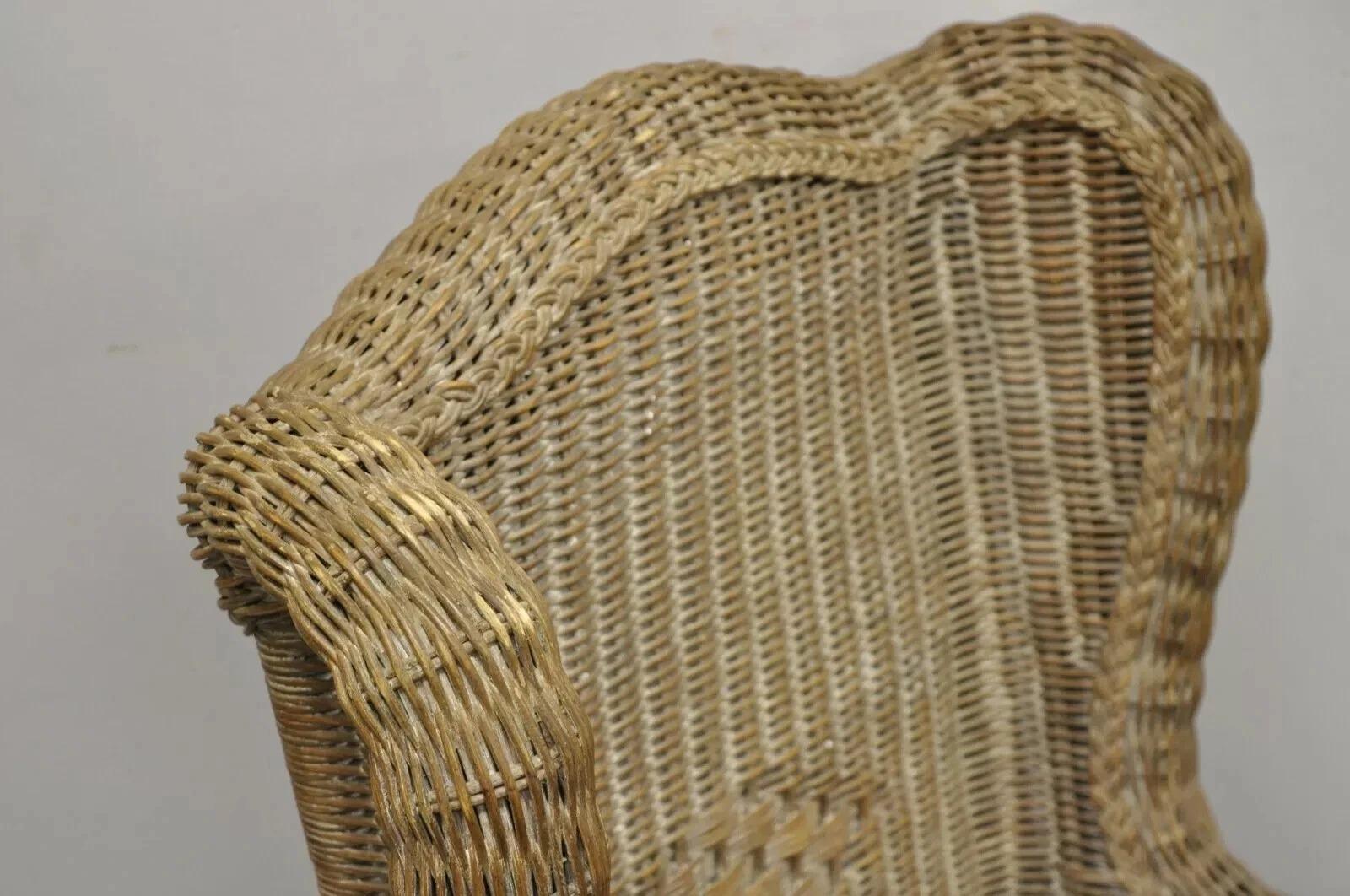Vintage Victorian Style Large Wicker Rattan Wingback Lounge Arm Chair Bon état - En vente à Philadelphia, PA