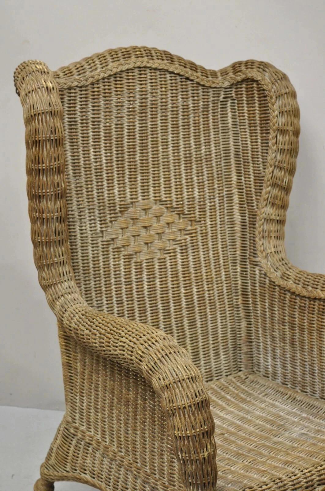 20ième siècle Vintage Victorian Style Large Wicker Rattan Wingback Lounge Arm Chair en vente