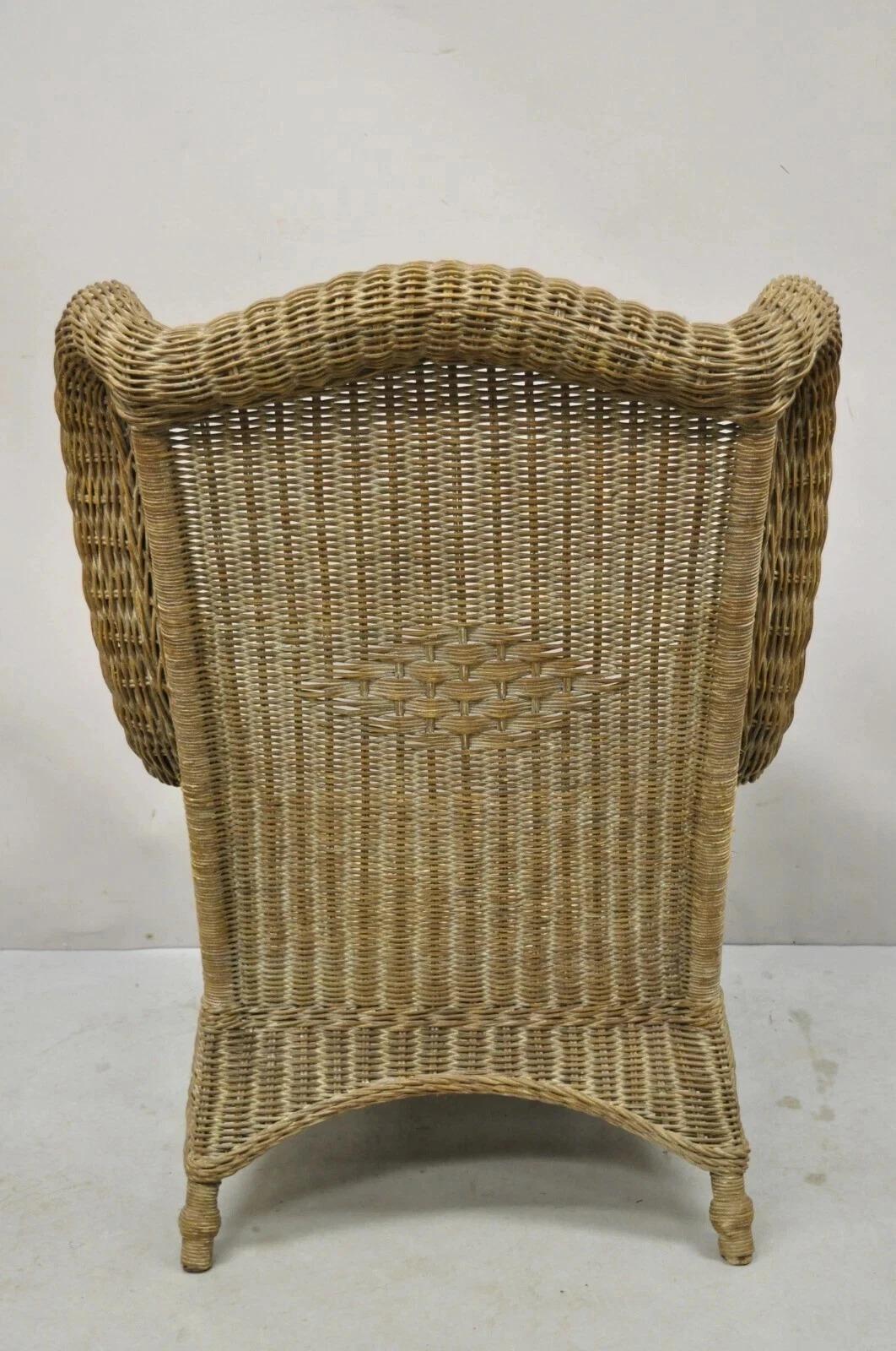 Vintage Victorian Style Large Wicker Rattan Wingback Lounge Arm Chair en vente 3