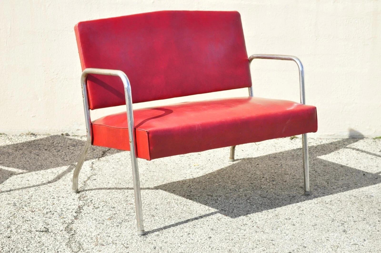 Art Déco Lovanat d'epoca Art Deco in acciaio e metallo rosso e coppia di sedie da salotto - Set da 3 pezzi di Yale in vendita