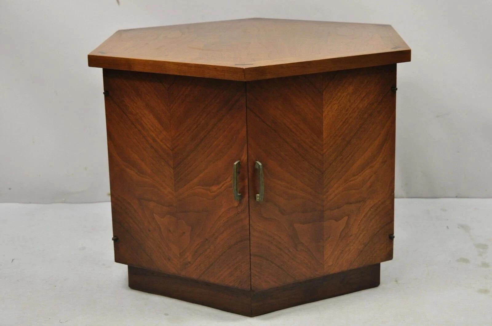 Vintage Lane Altavista Mid Century Modern Walnut 2 Door Drum Table Cabinet. Item features beautiful wood grain, 2 swing doors, quality American craftsmanship. Circa Mid 20th Century. Measurements: 20.5