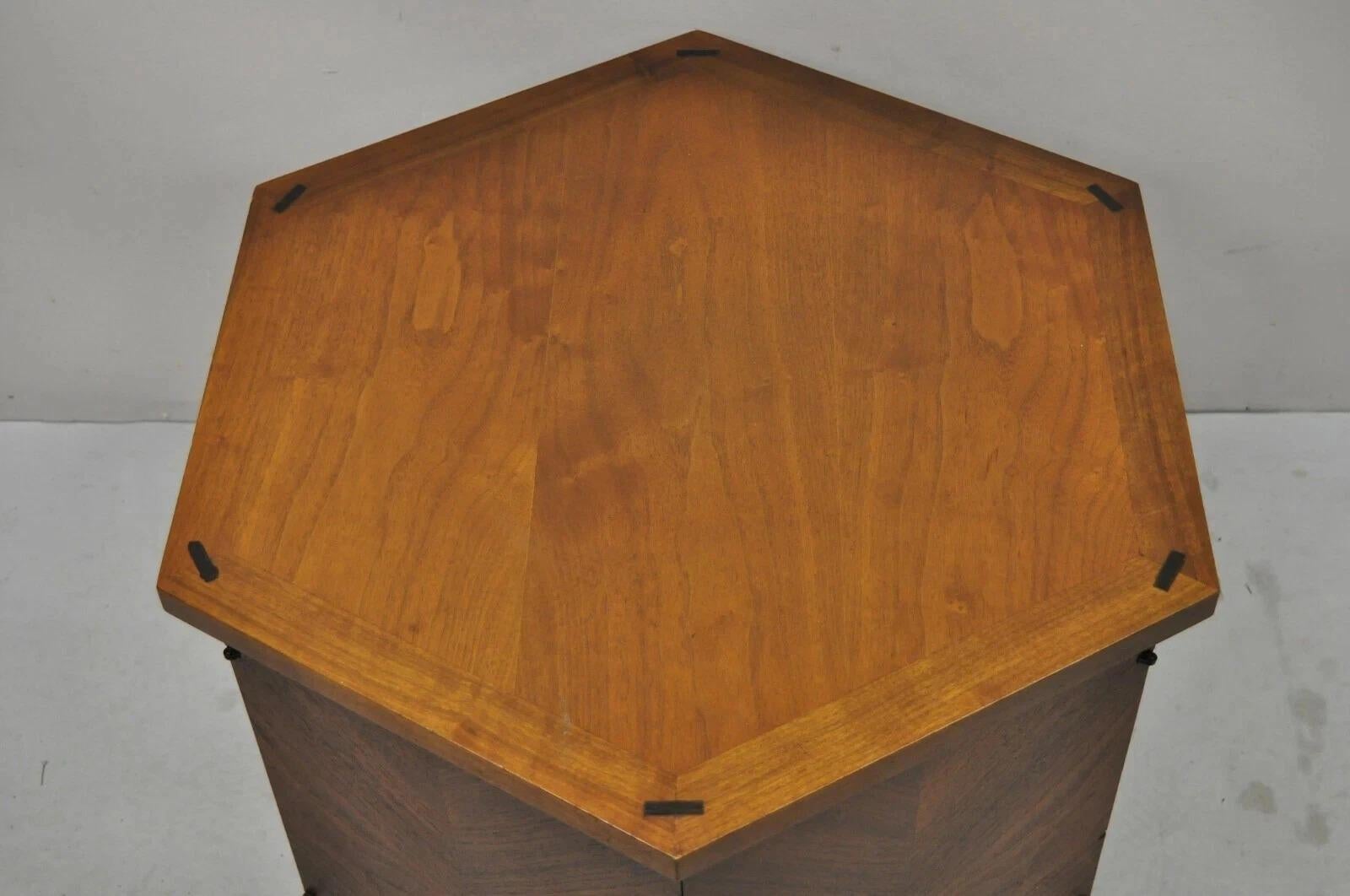 Lane Altavista Mid Century Modern Walnut 2 Door Side Drum Cabinet End Table For Sale 5