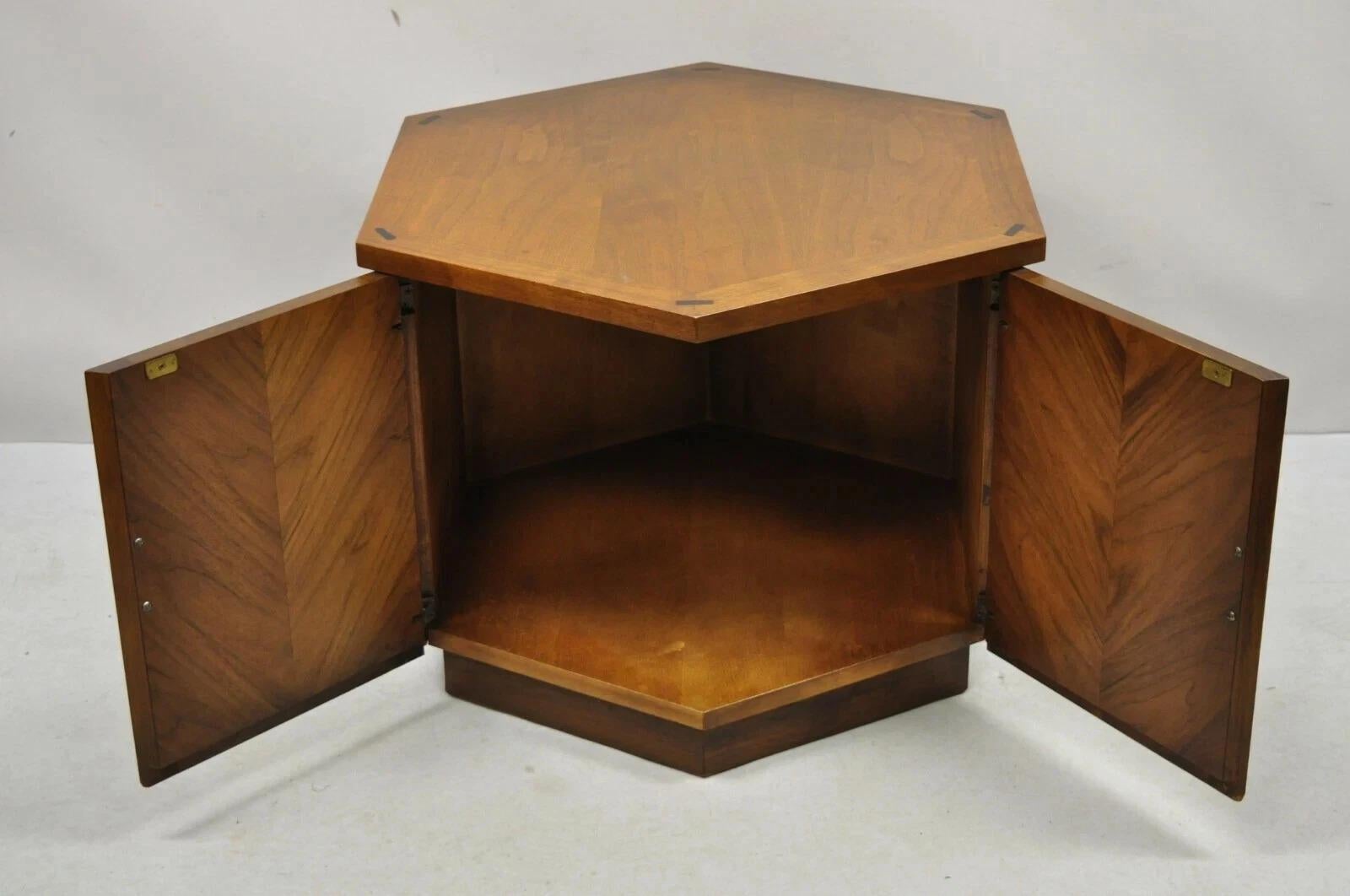 Lane Altavista Mid Century Modern Walnut 2 Door Side Drum Cabinet End Table For Sale 3