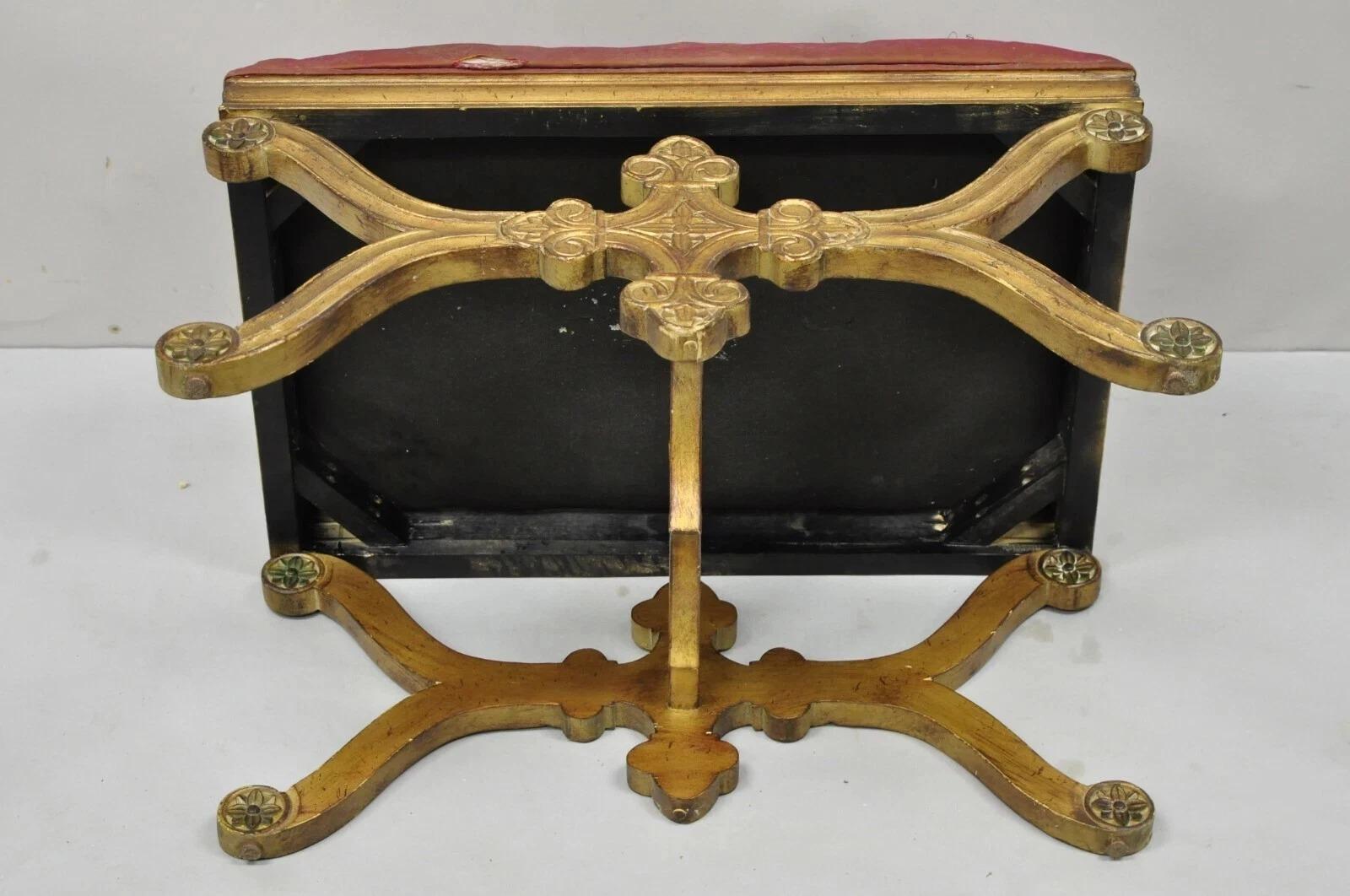 Vieux banc de tabouret Regency espagnol en bois sculpté avec cadre en X et tapissé d'or en vente 3
