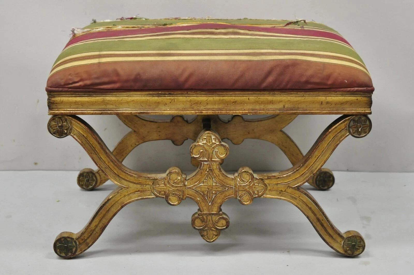 Vieux banc de tabouret Regency espagnol en bois sculpté avec cadre en X et tapissé d'or en vente 5