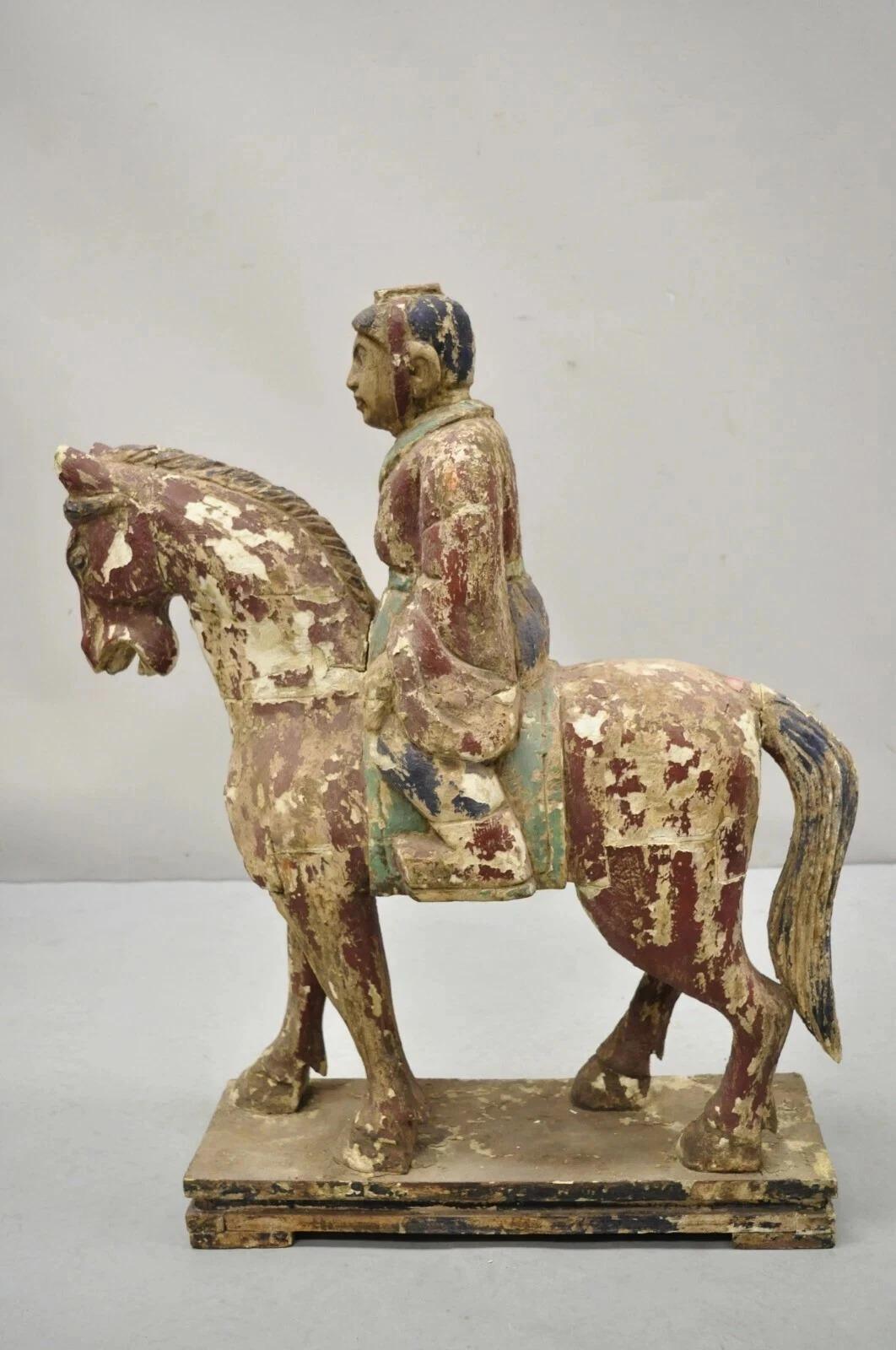 Scultura di cavallo e cavaliere Tang in legno intagliato in policromia cinese in vendita 2