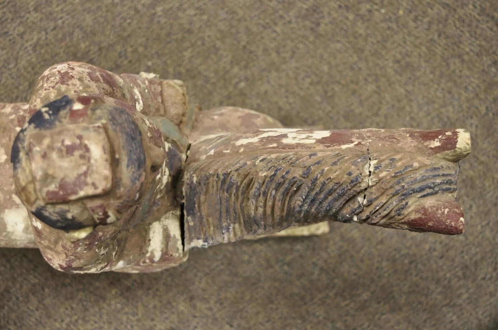 Scultura di cavallo e cavaliere Tang in legno intagliato in policromia cinese in vendita 1