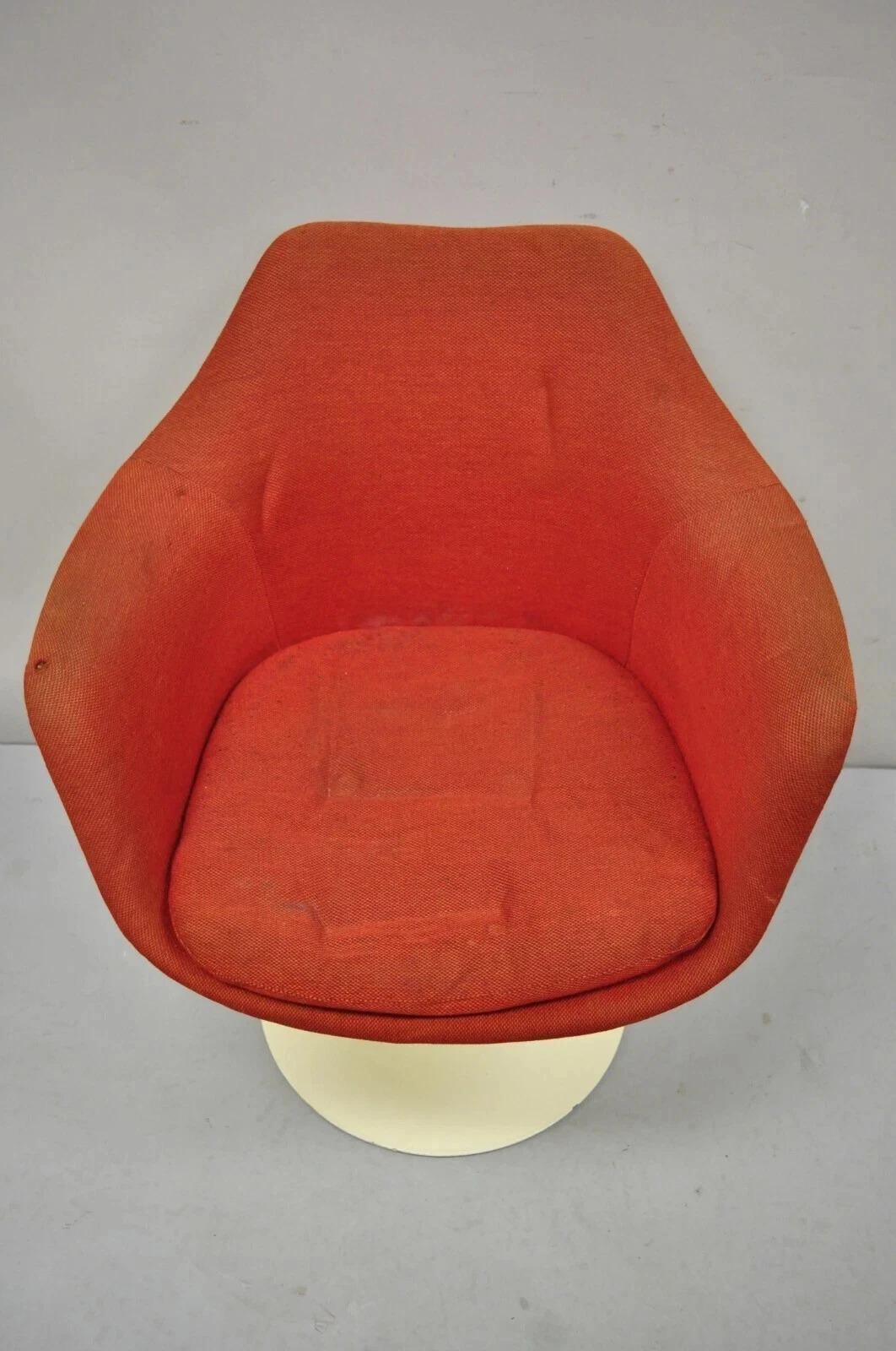 Mid-Century moderno Poltrona Tulip Vintage Knoll Eero Saarinen in fibra di vetro rossa imbottita in vendita