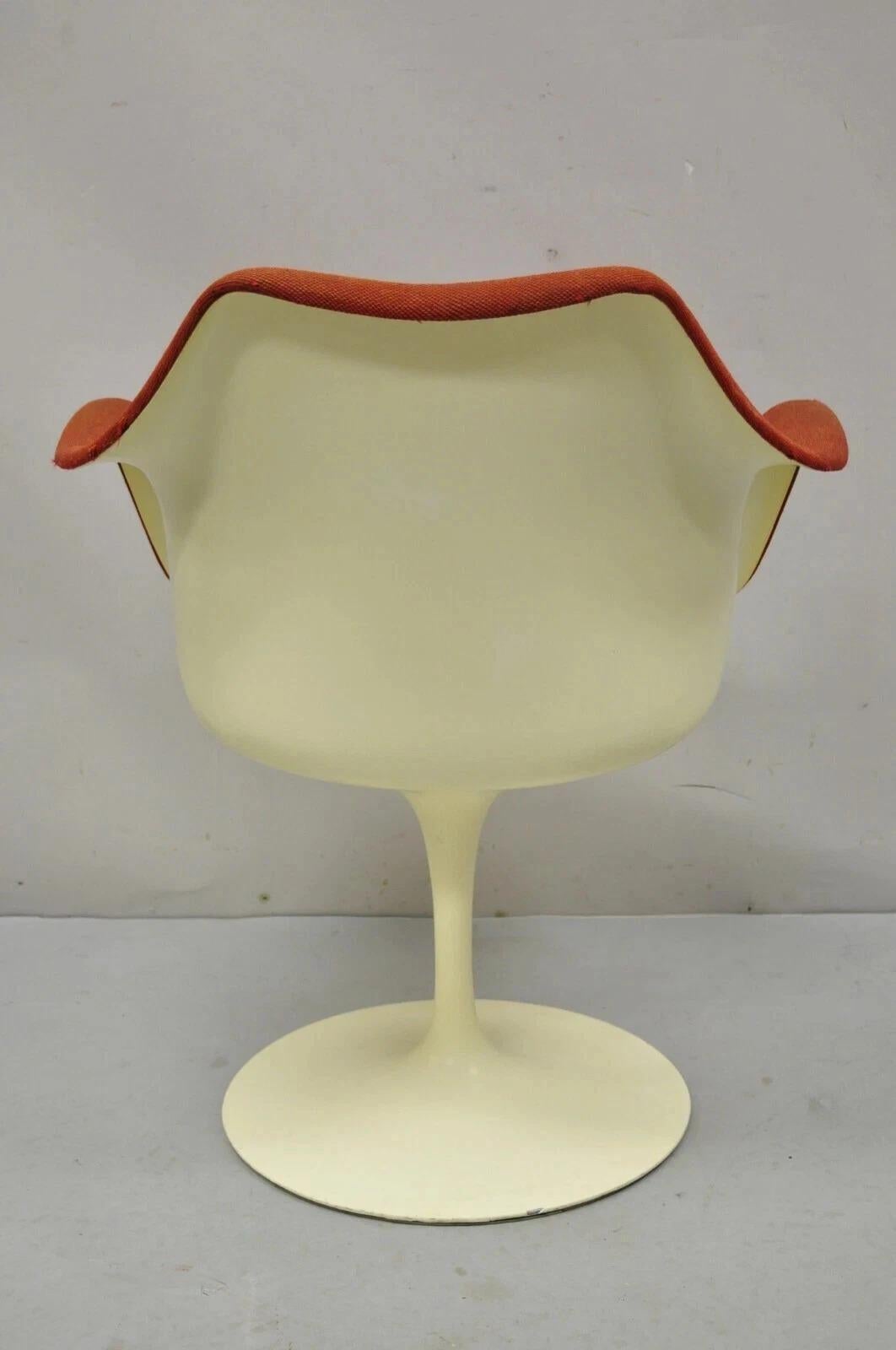 Poltrona Tulip Vintage Knoll Eero Saarinen in fibra di vetro rossa imbottita in vendita 1