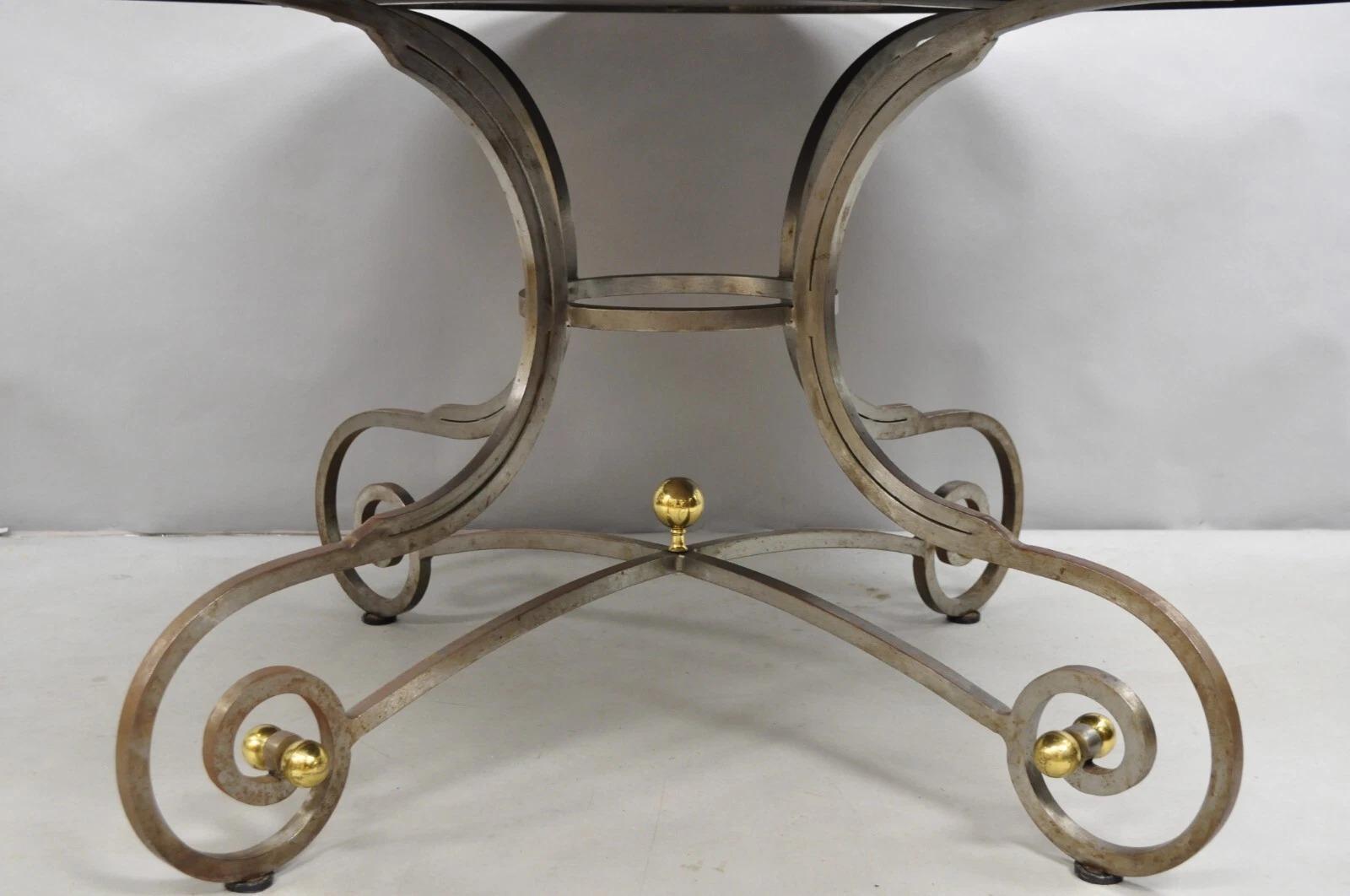 Table de salle à manger ronde néoclassique Vintage By Steele et Bronze Bon état - En vente à Philadelphia, PA